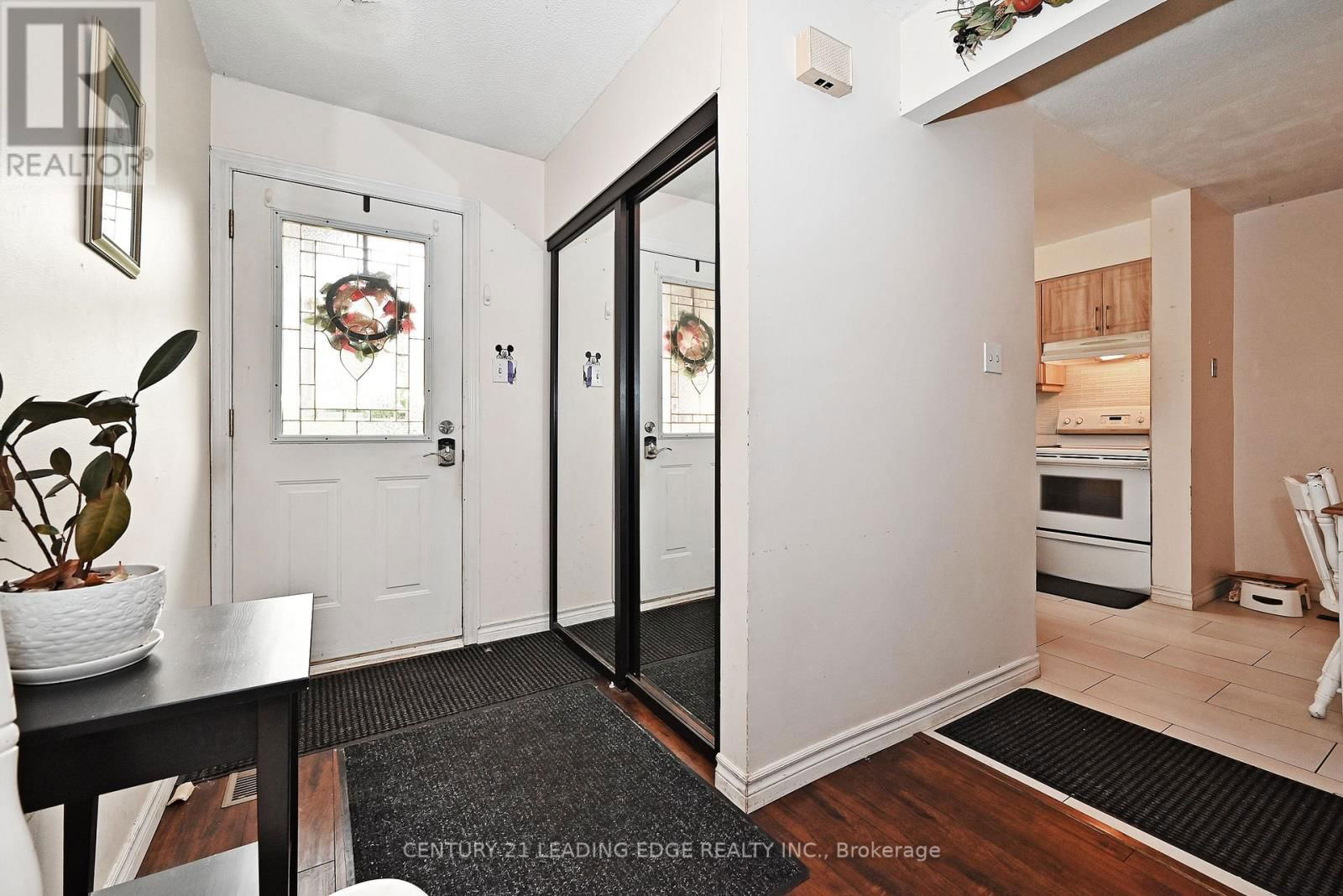 60 - 2016 MARTIN GROVE ROAD Image 6