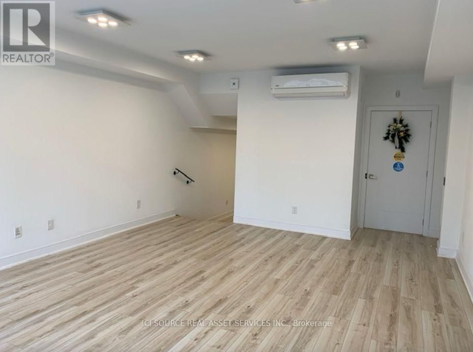 553 LAKESHORE ROAD EAST Image 7