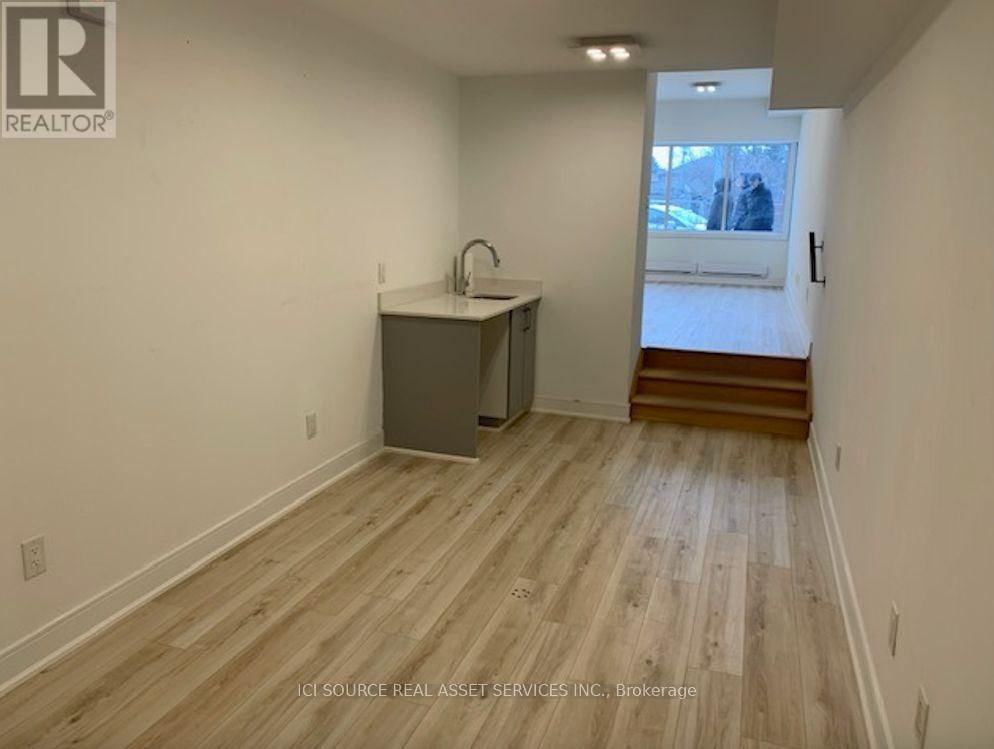 553 LAKESHORE ROAD EAST Image 9