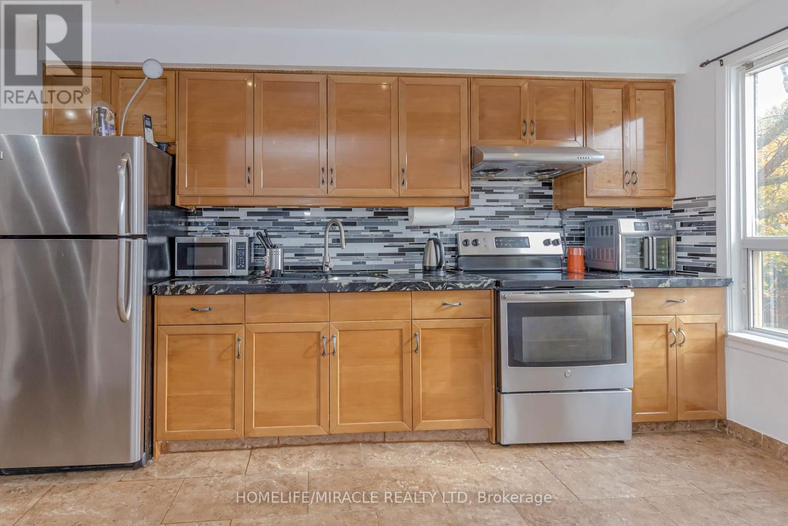 12 - 12 EDEN PARK SOUTH Image 19