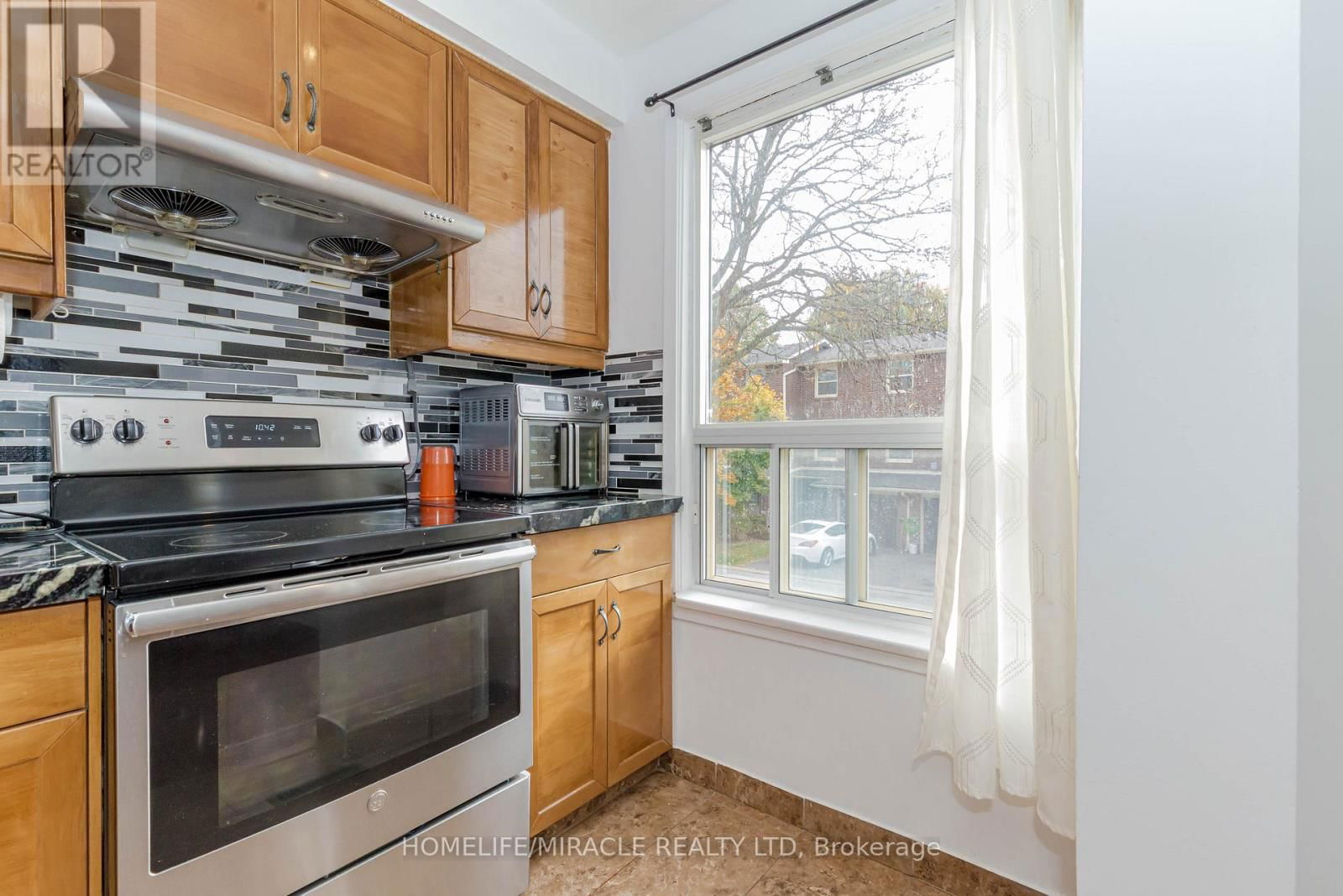 12 - 12 EDEN PARK SOUTH Image 24