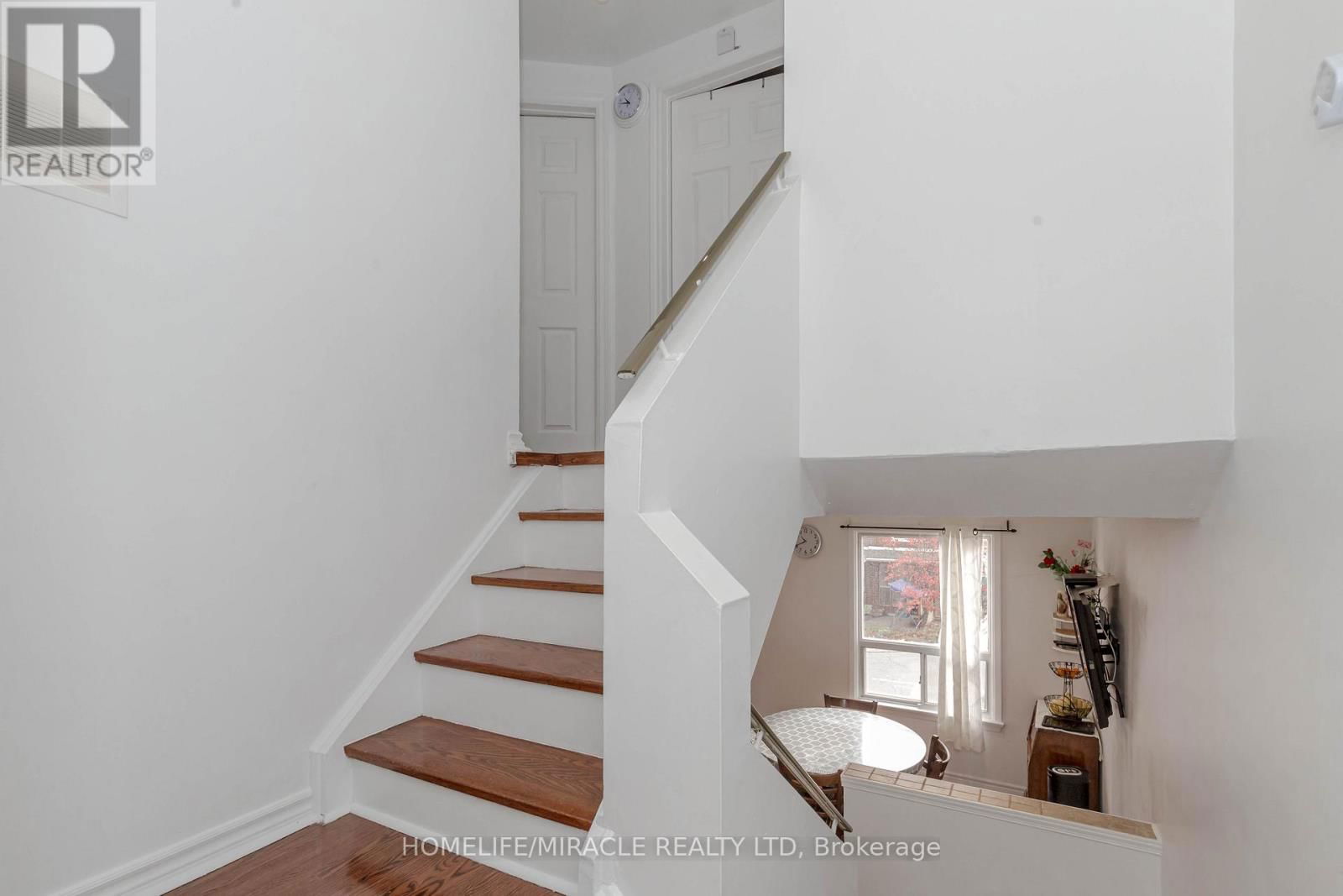12 - 12 EDEN PARK SOUTH Image 29