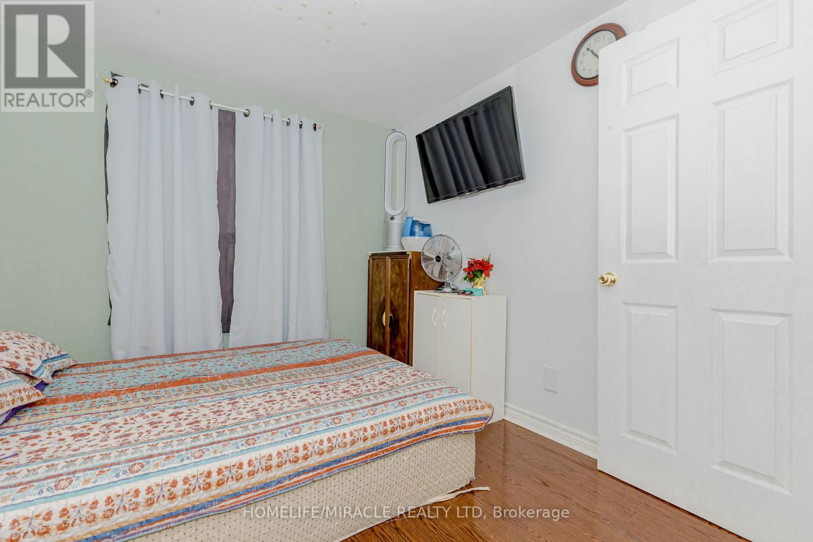 12 - 12 EDEN PARK SOUTH Image 31