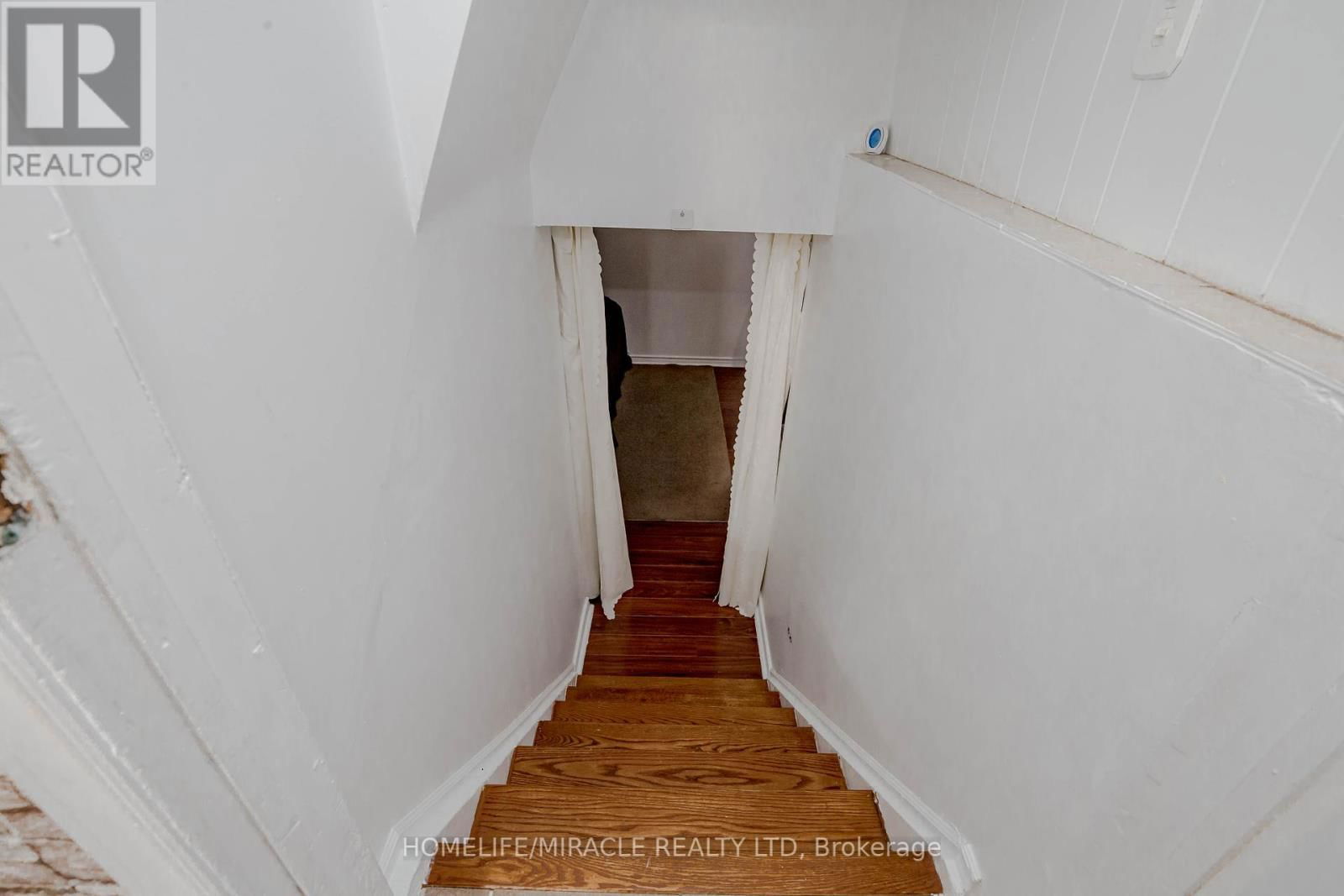 12 - 12 EDEN PARK SOUTH Image 37