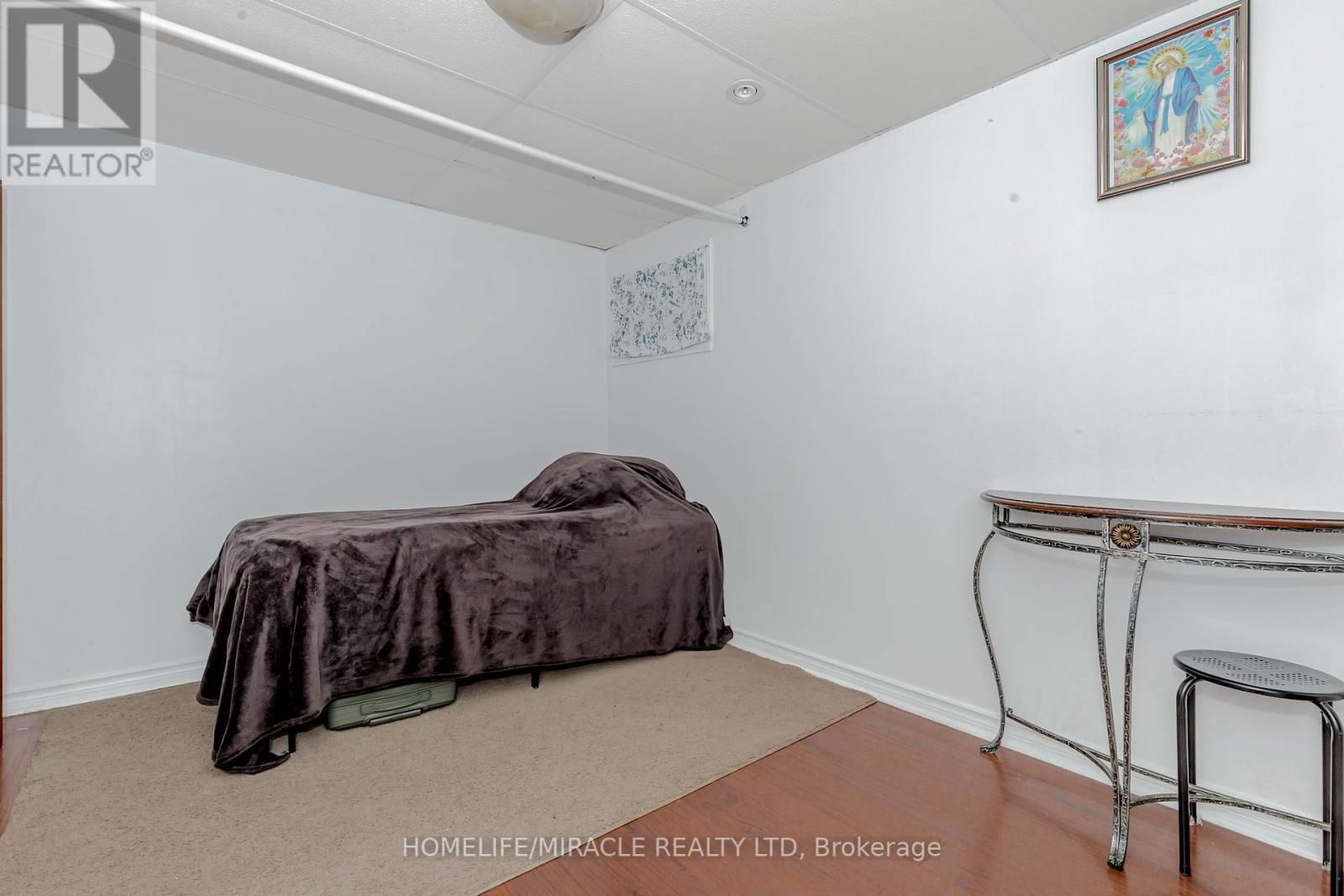 12 - 12 EDEN PARK SOUTH Image 40