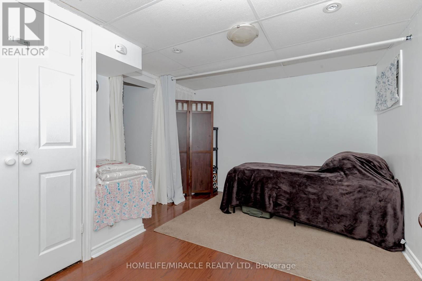 12 - 12 EDEN PARK SOUTH Image 41