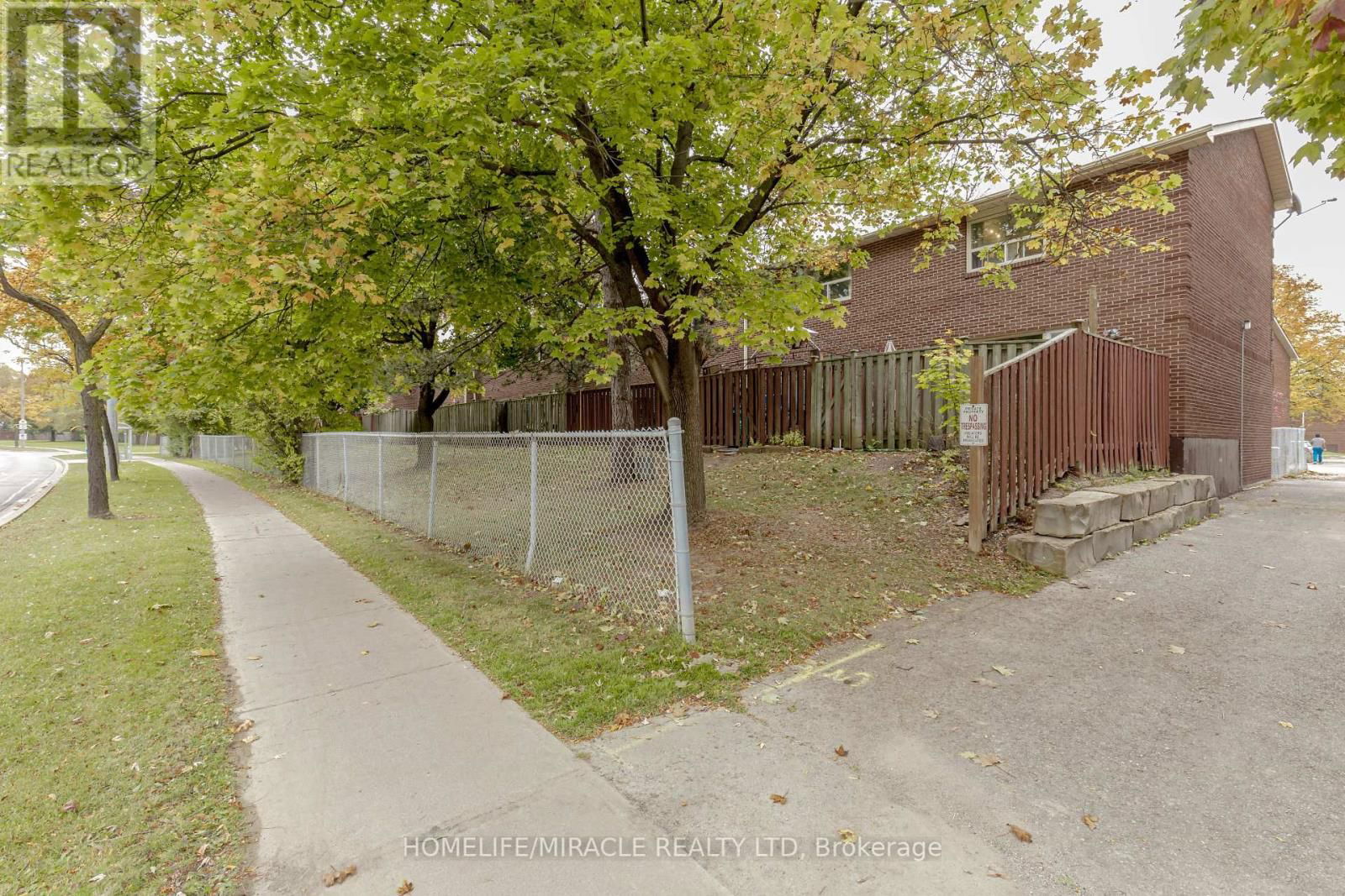 12 - 12 EDEN PARK SOUTH Image 49