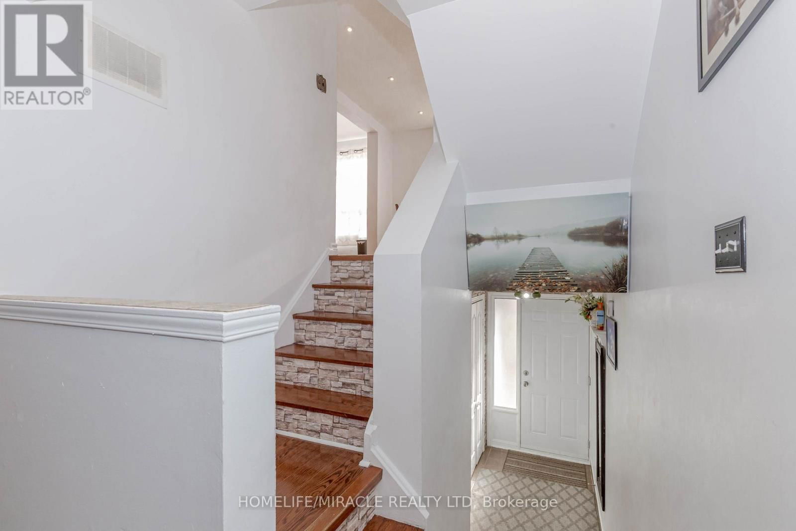 12 - 12 EDEN PARK SOUTH Image 9