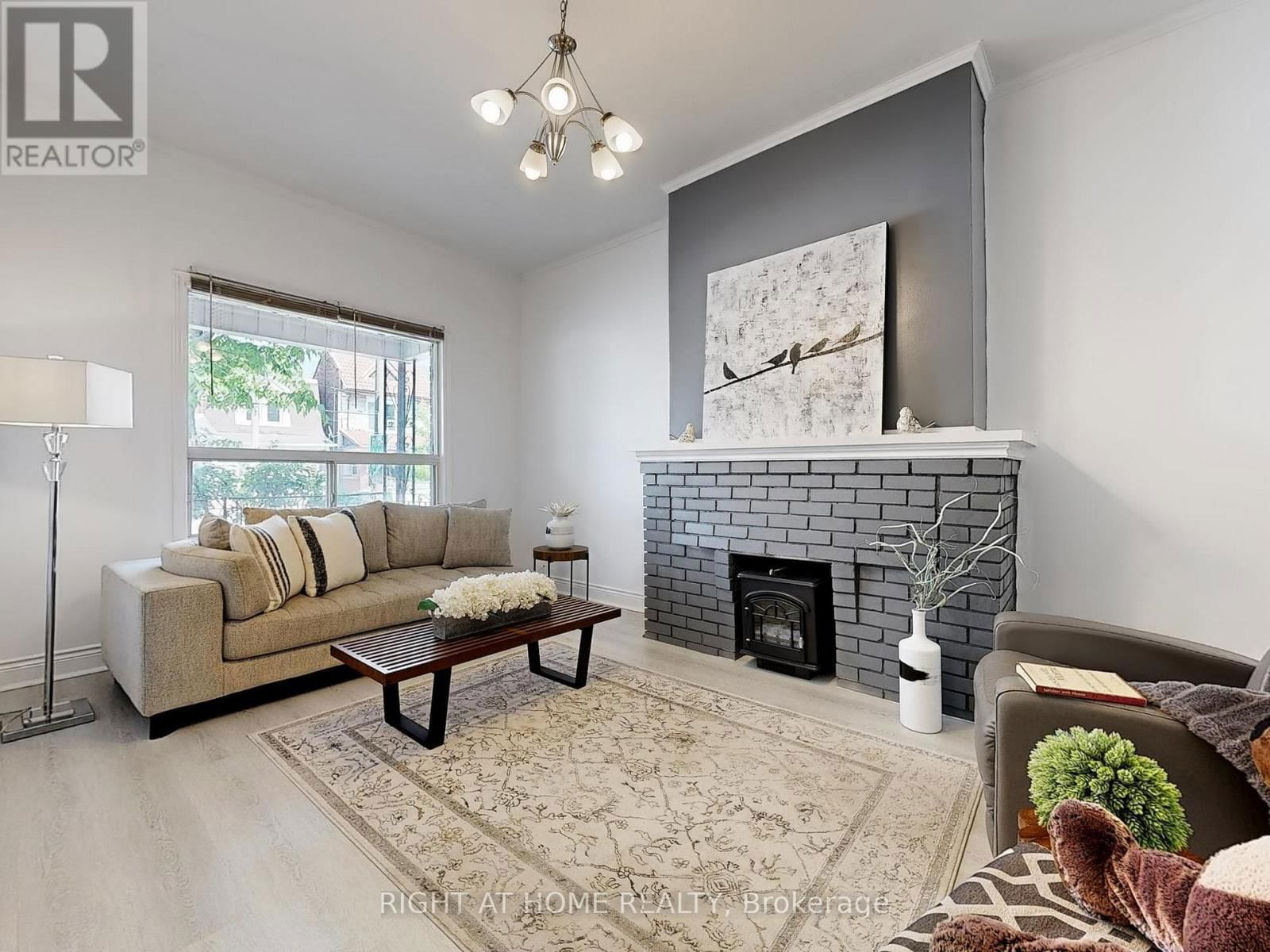 1072 DUFFERIN STREET Image 1