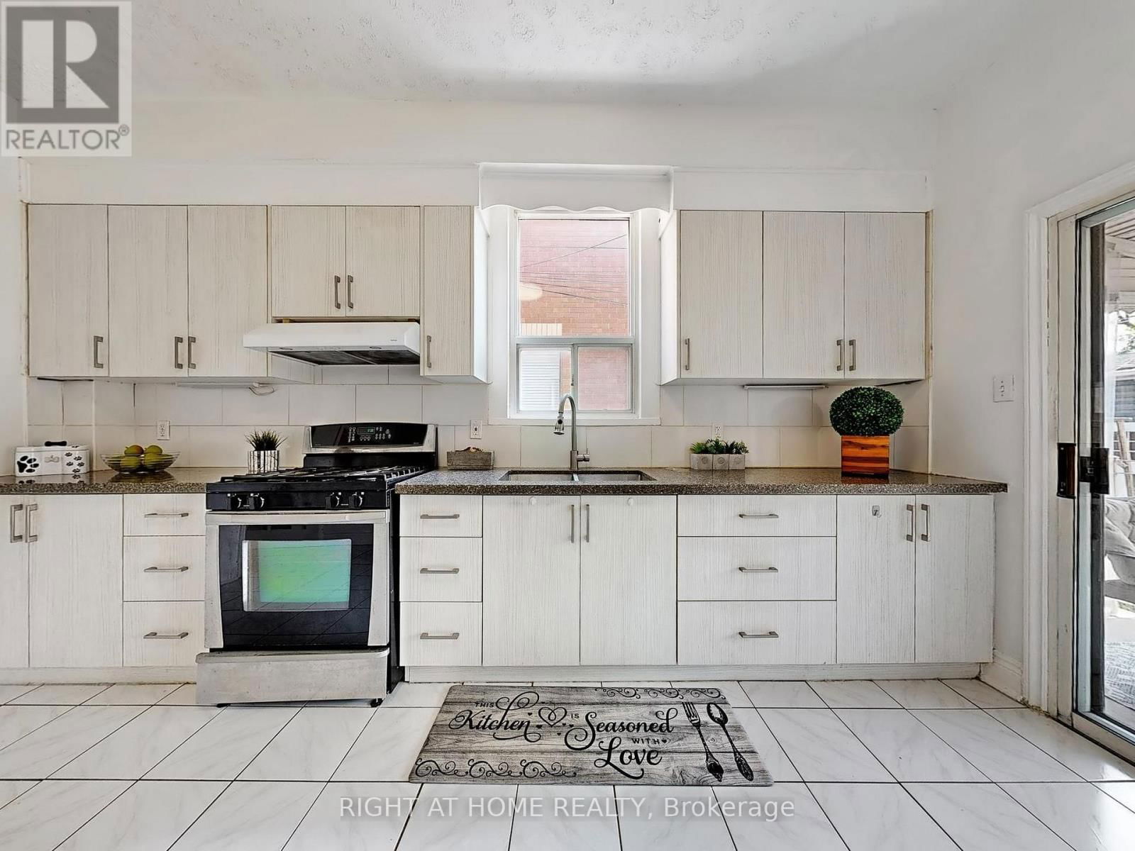 1072 DUFFERIN STREET Image 13