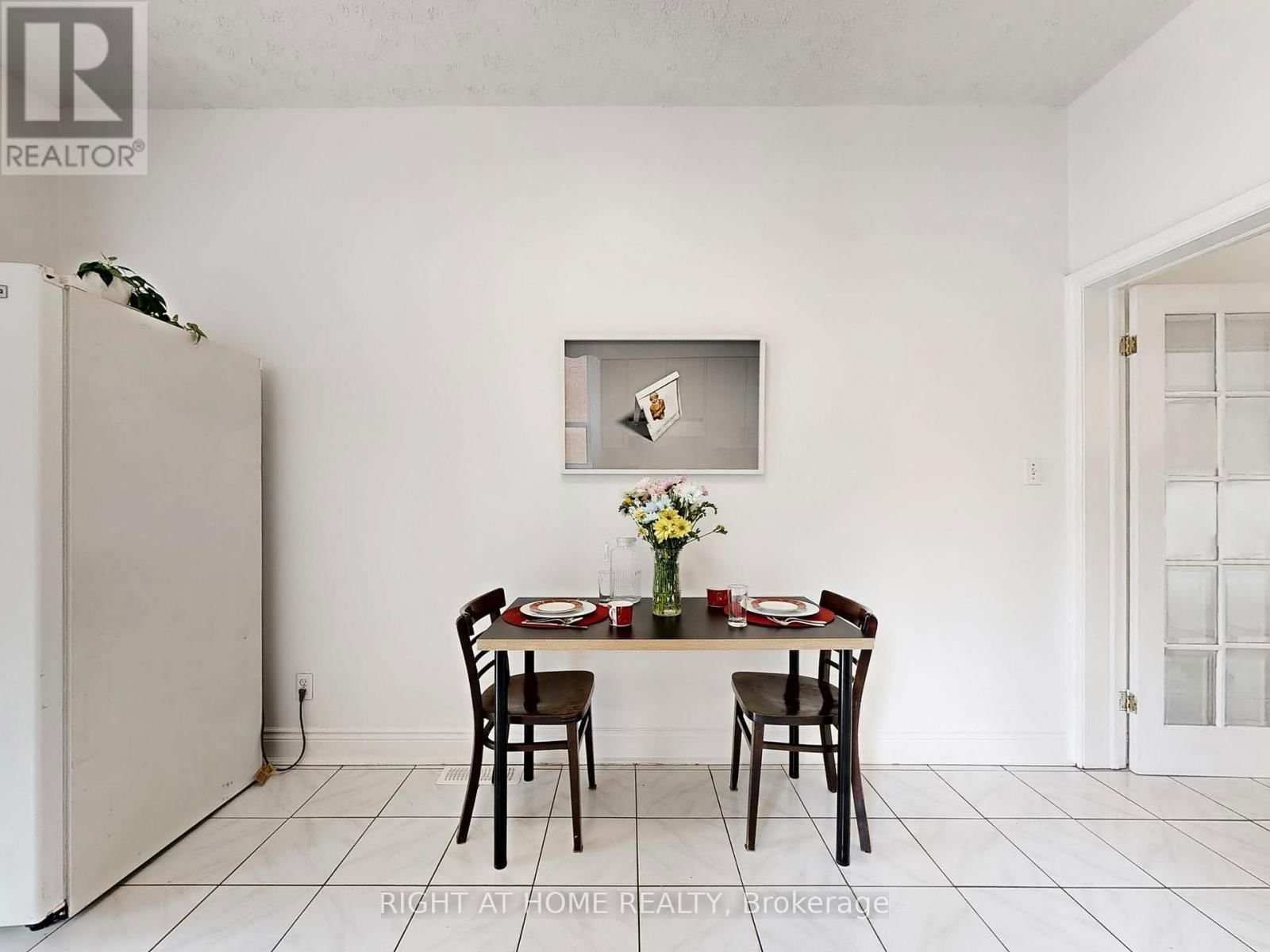 1072 DUFFERIN STREET Image 15
