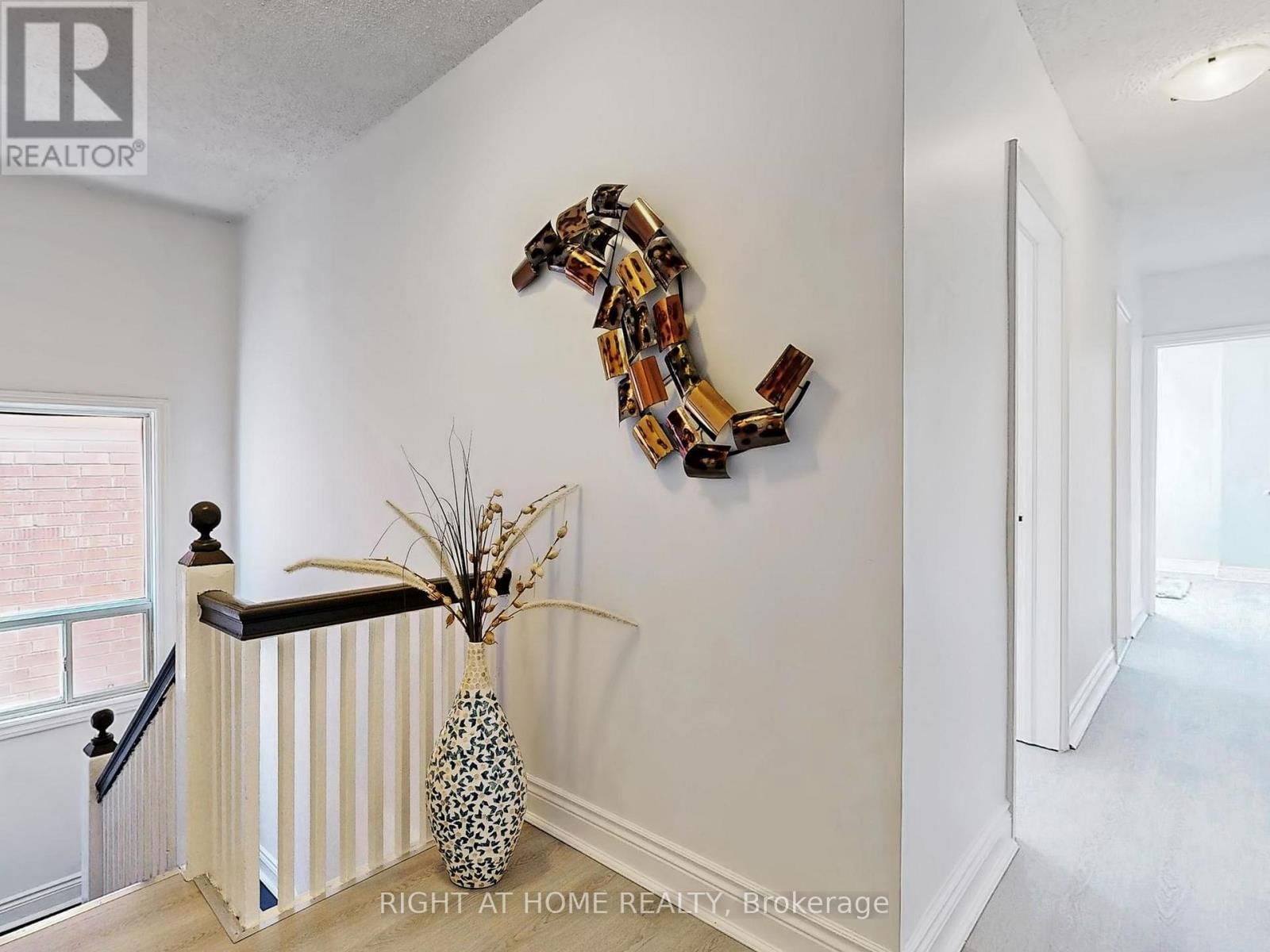 1072 DUFFERIN STREET Image 16