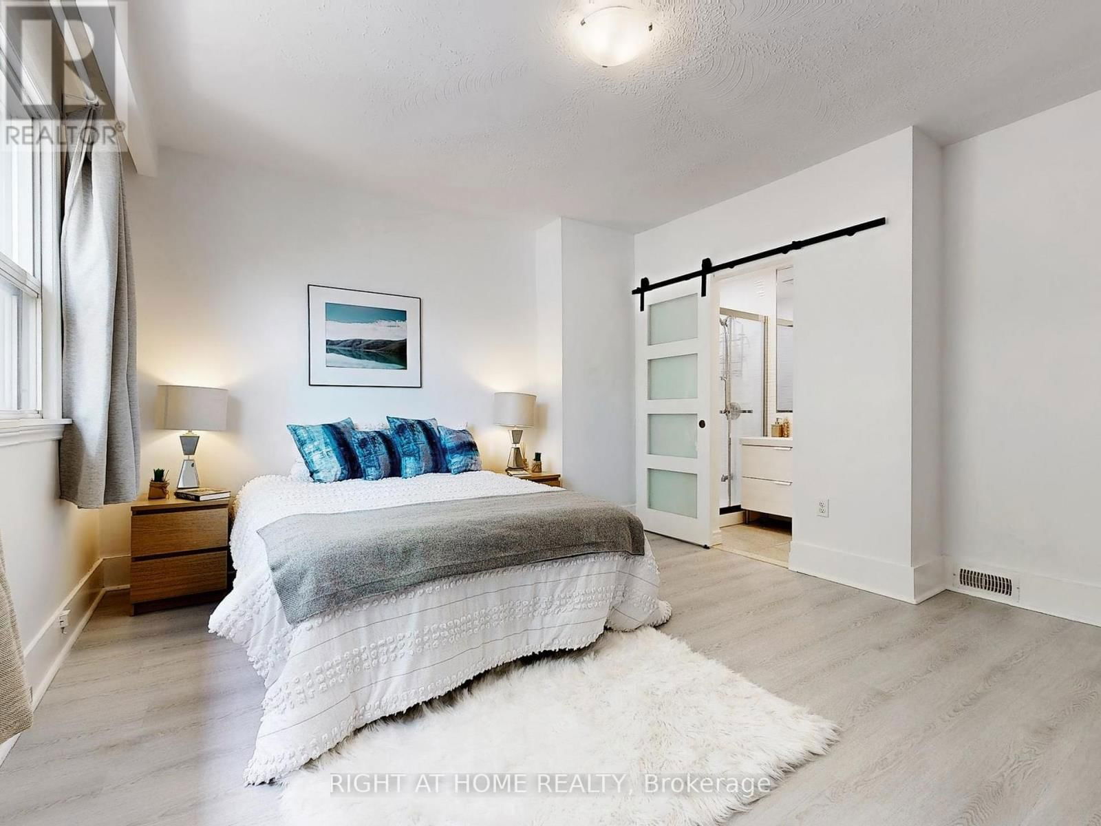 1072 DUFFERIN STREET Image 18