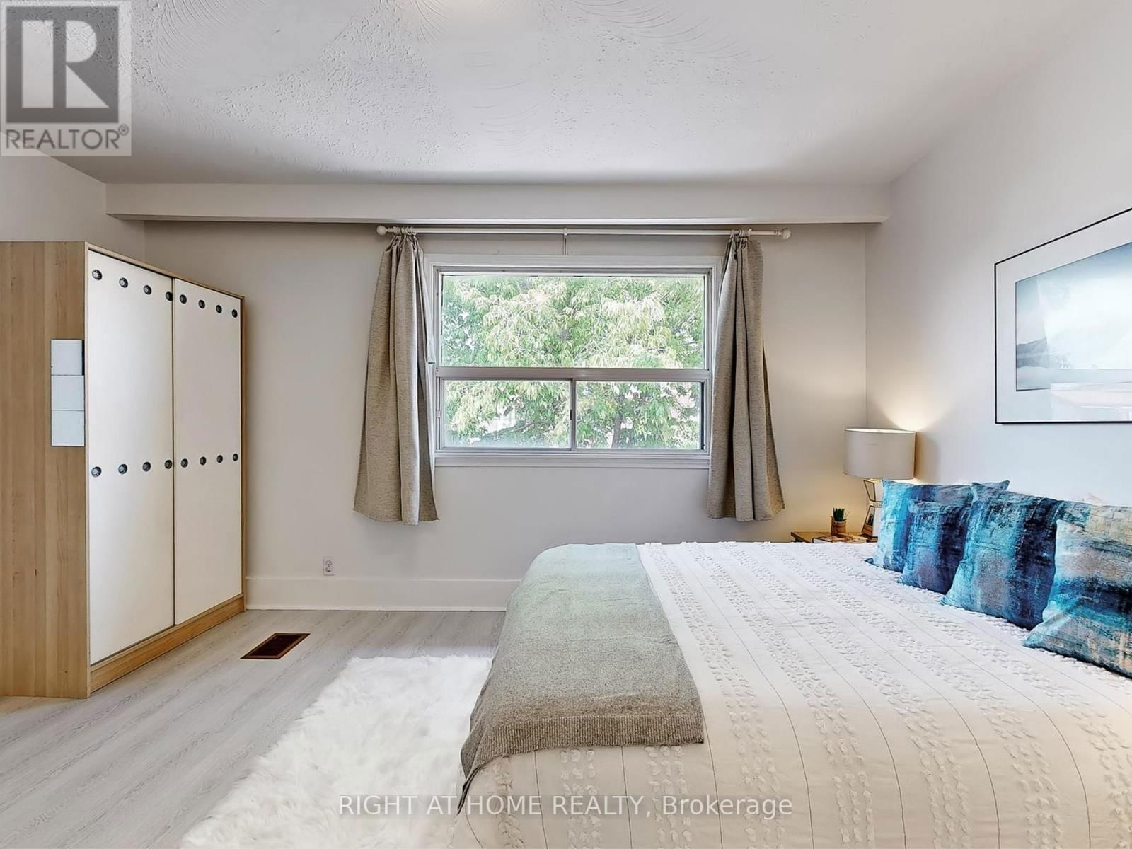 1072 DUFFERIN STREET Image 19