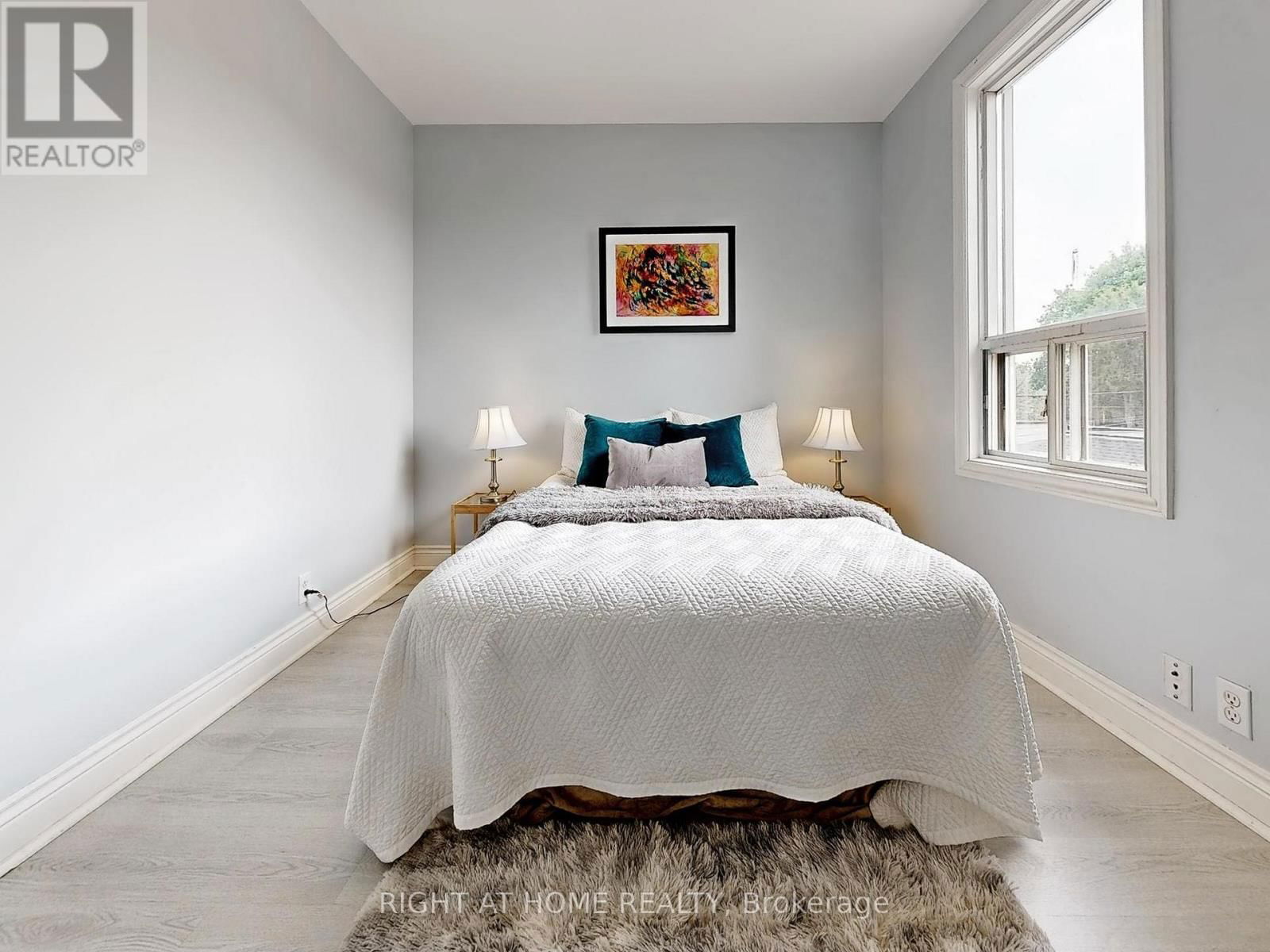 1072 DUFFERIN STREET Image 21