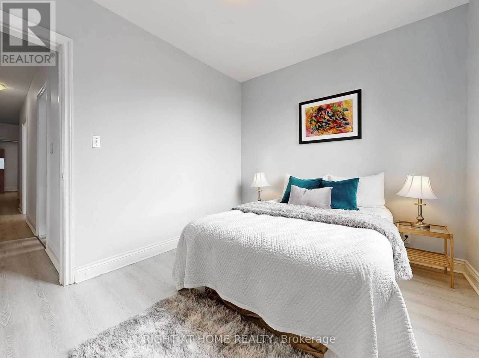 1072 DUFFERIN STREET Image 22