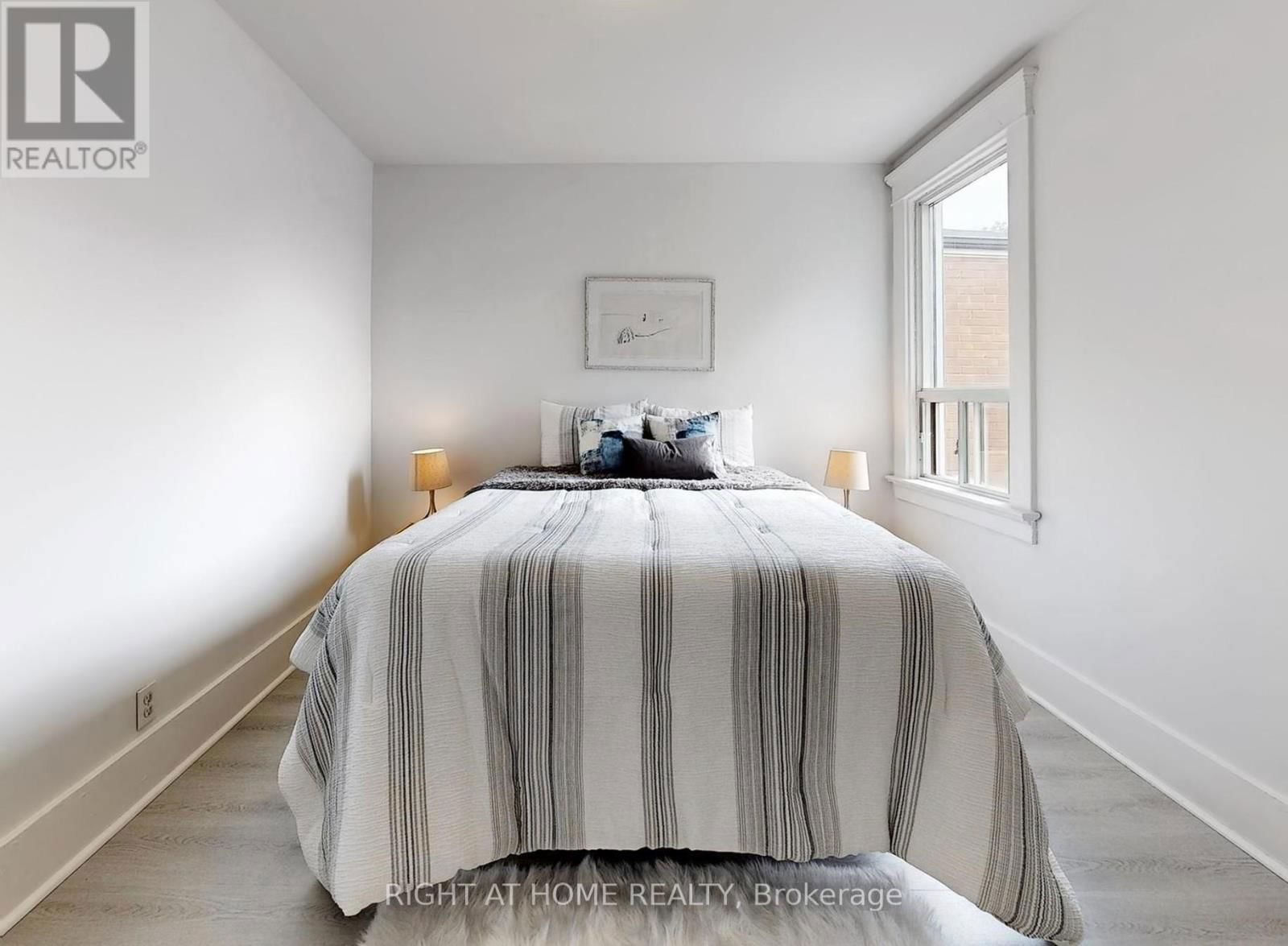 1072 DUFFERIN STREET Image 23
