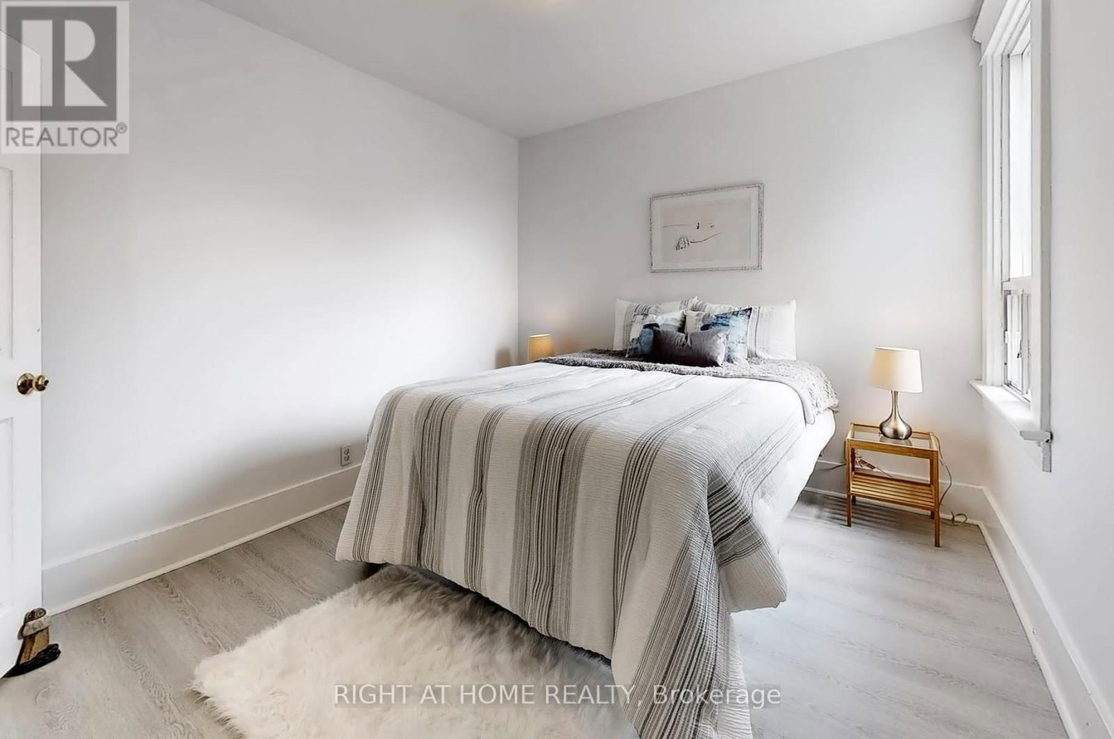 1072 DUFFERIN STREET Image 24