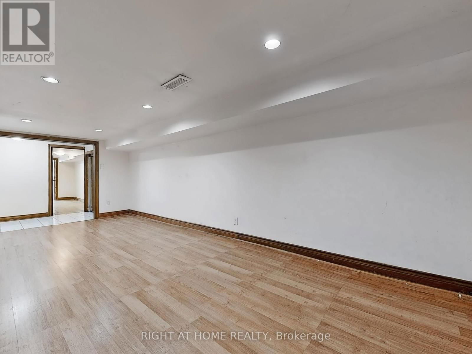 1072 DUFFERIN STREET Image 27