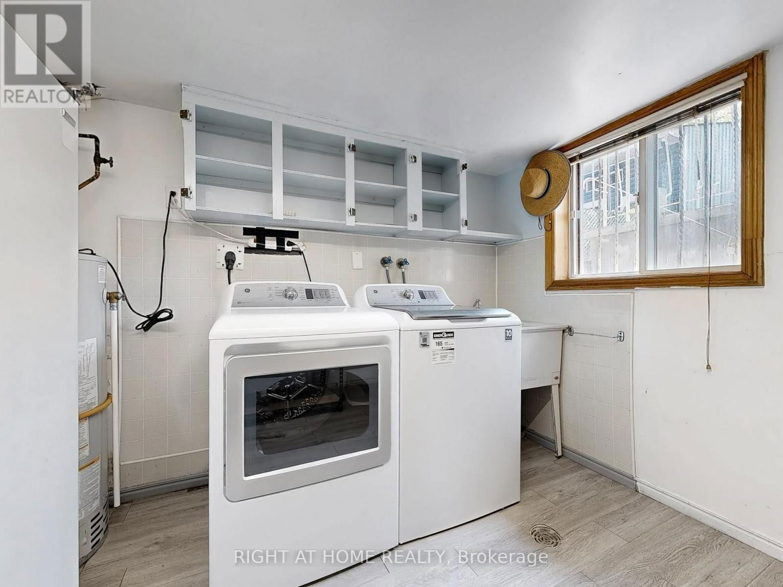 1072 DUFFERIN STREET Image 30