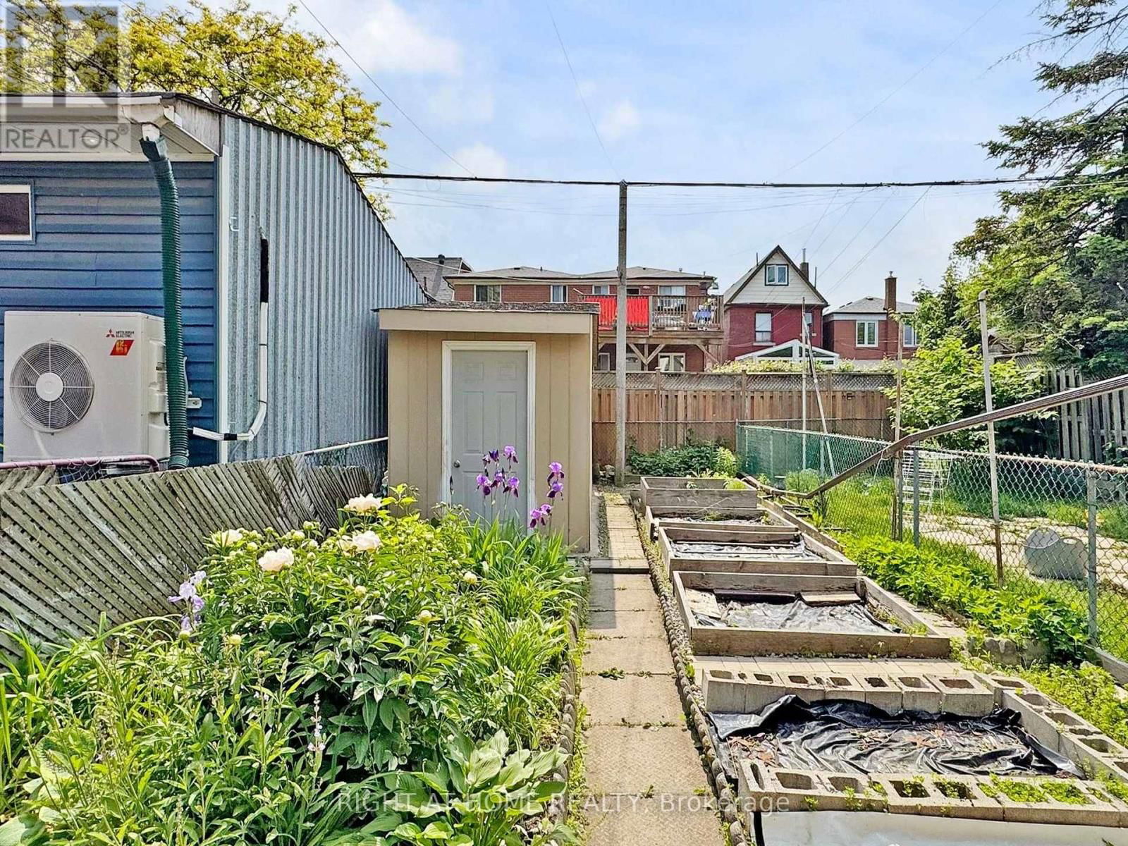 1072 DUFFERIN STREET Image 32