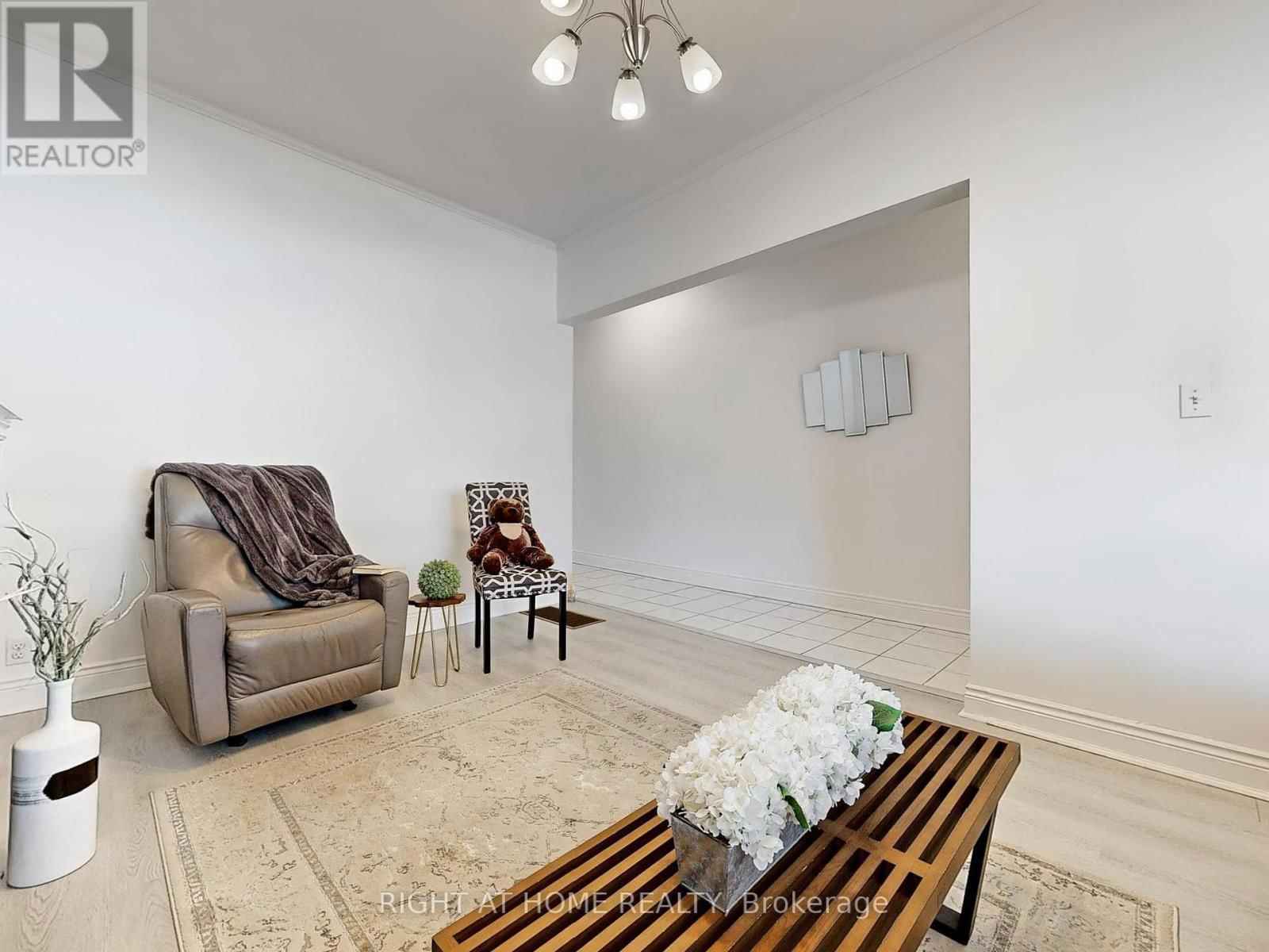 1072 DUFFERIN STREET Image 7