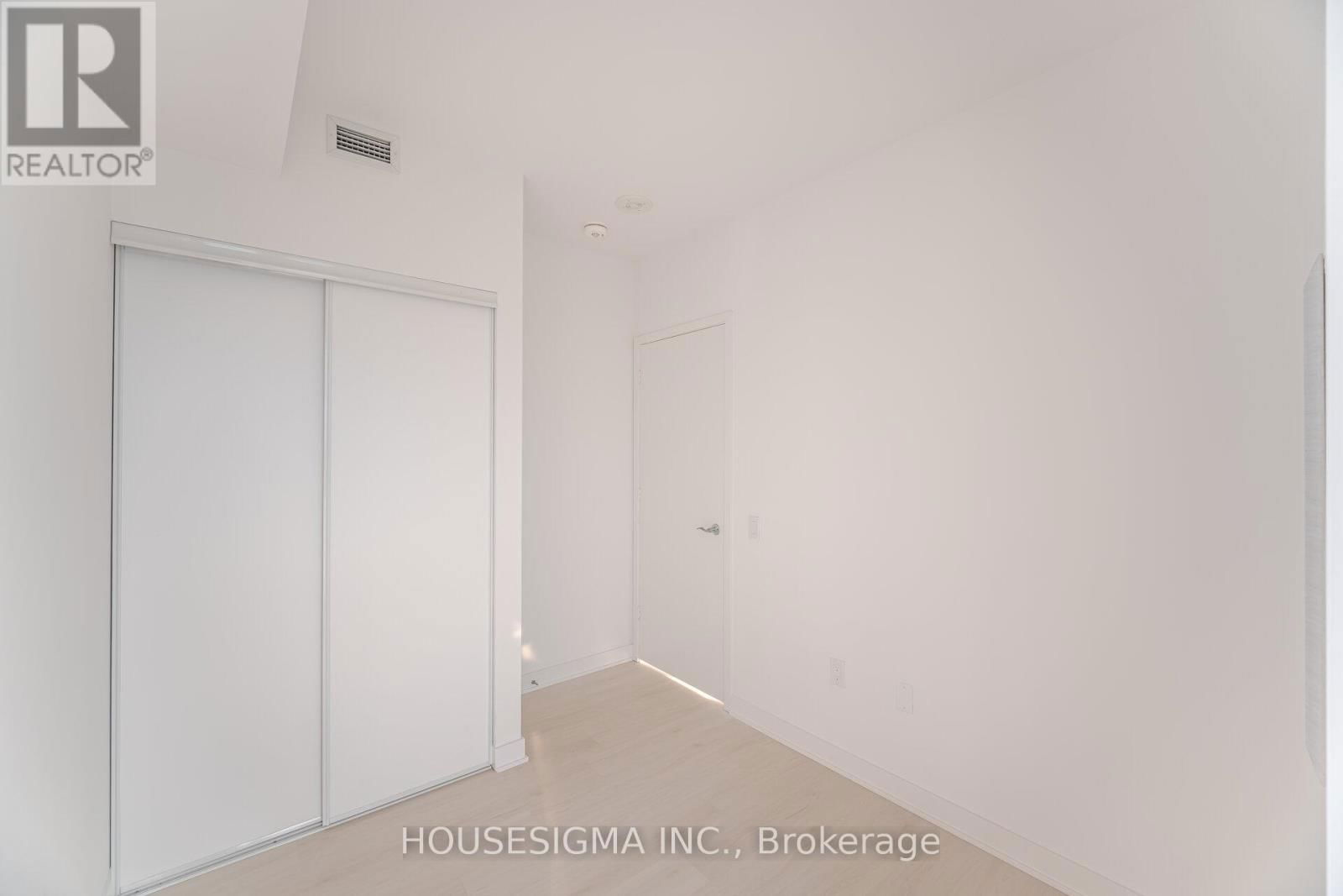 5709 - 3900 CONFEDERATION PARKWAY Image 23