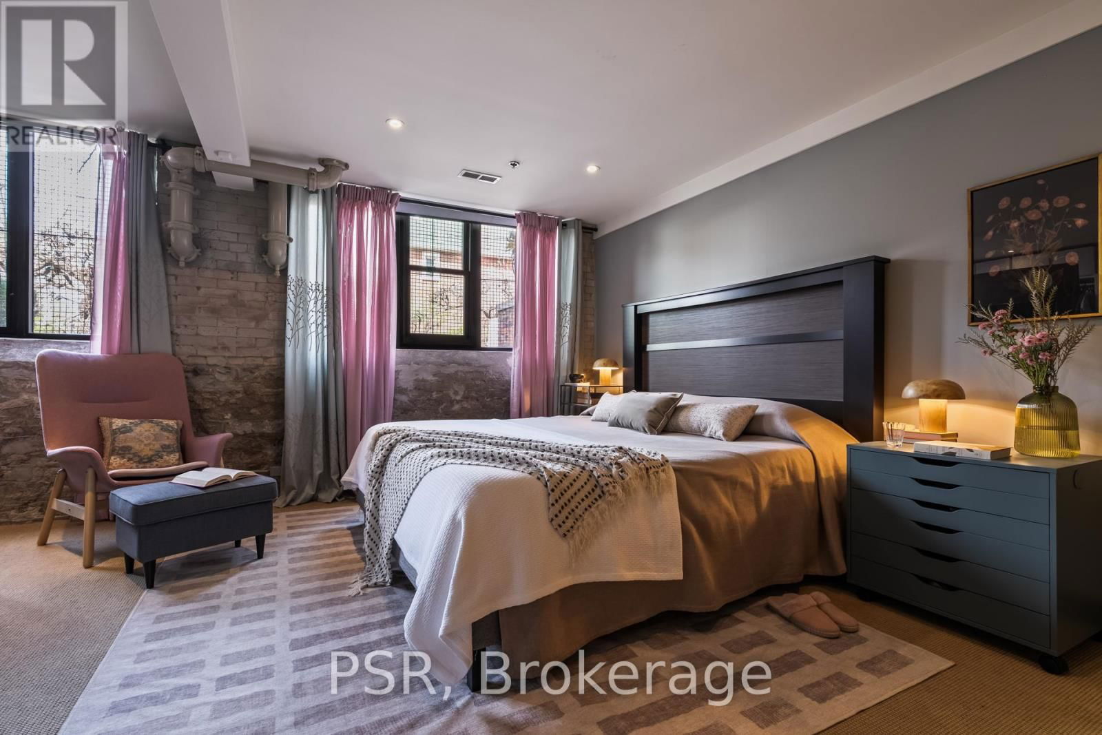 L1 - 1 COLUMBUS AVENUE Image 30