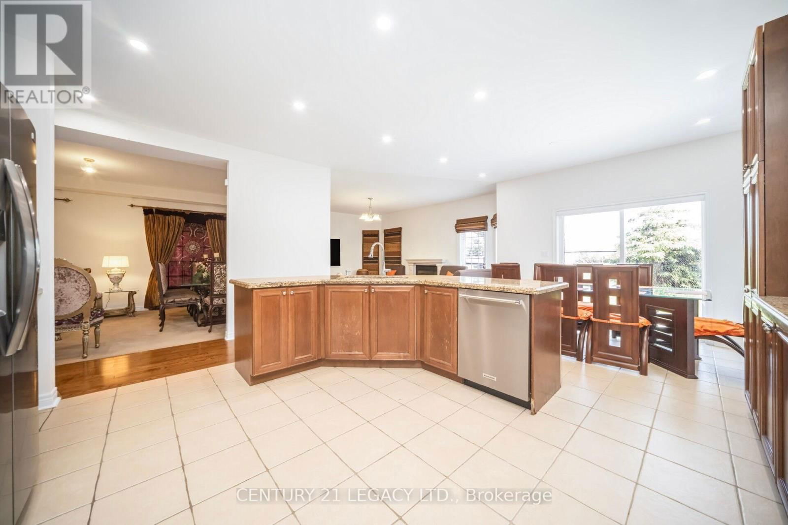 3136 COUNTESS CRESCENT Image 18