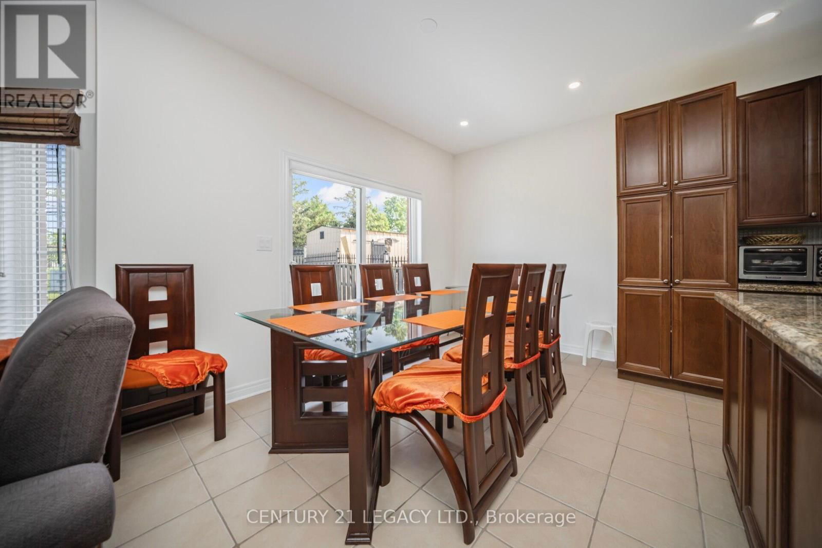 3136 COUNTESS CRESCENT Image 20