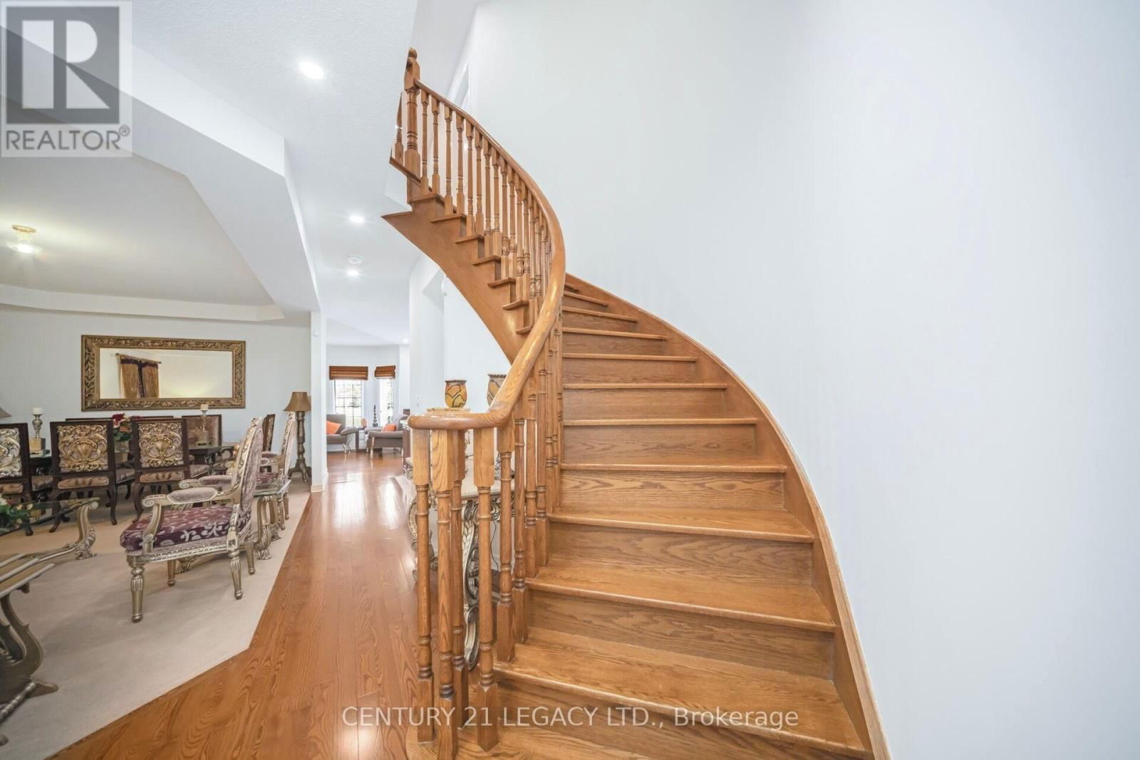 3136 COUNTESS CRESCENT Image 21