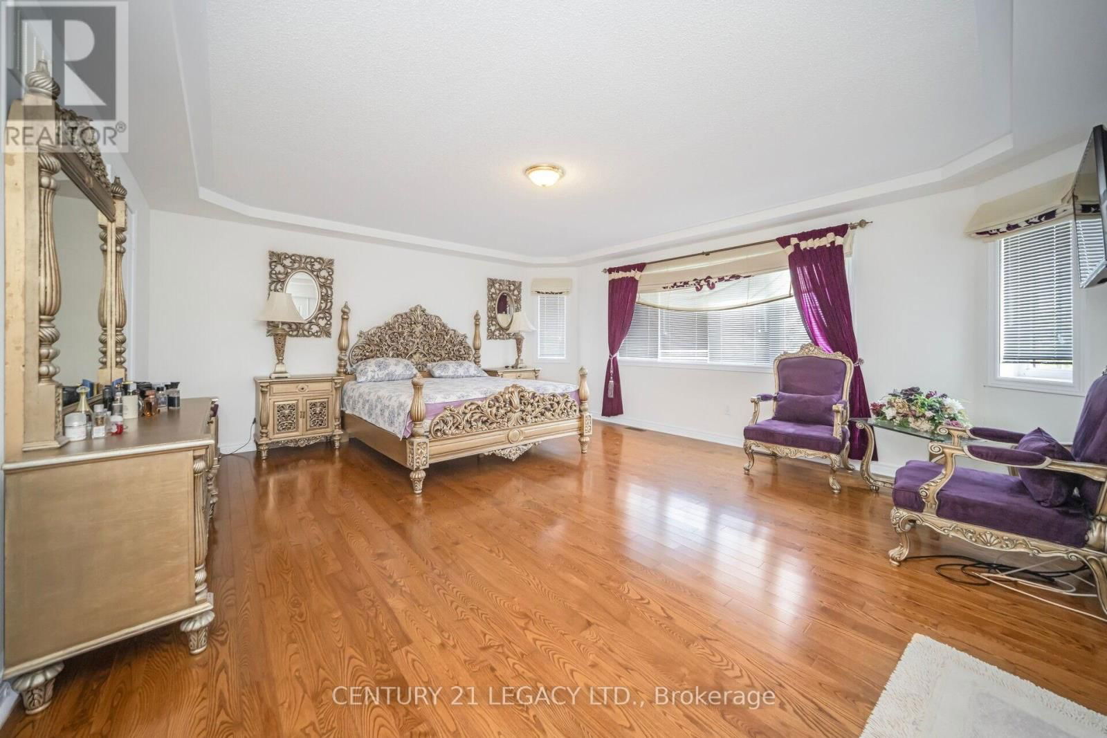 3136 COUNTESS CRESCENT Image 23