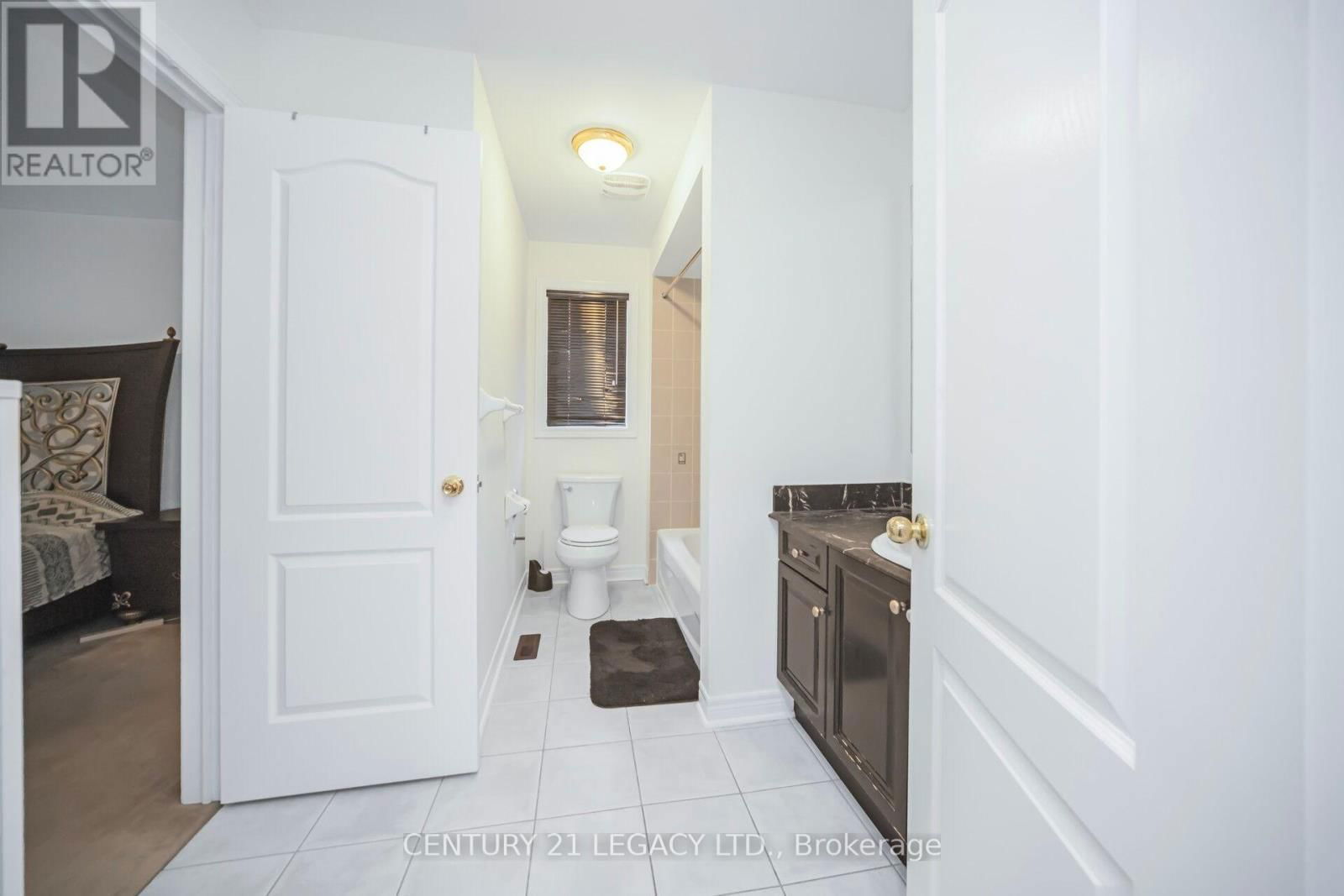 3136 COUNTESS CRESCENT Image 29