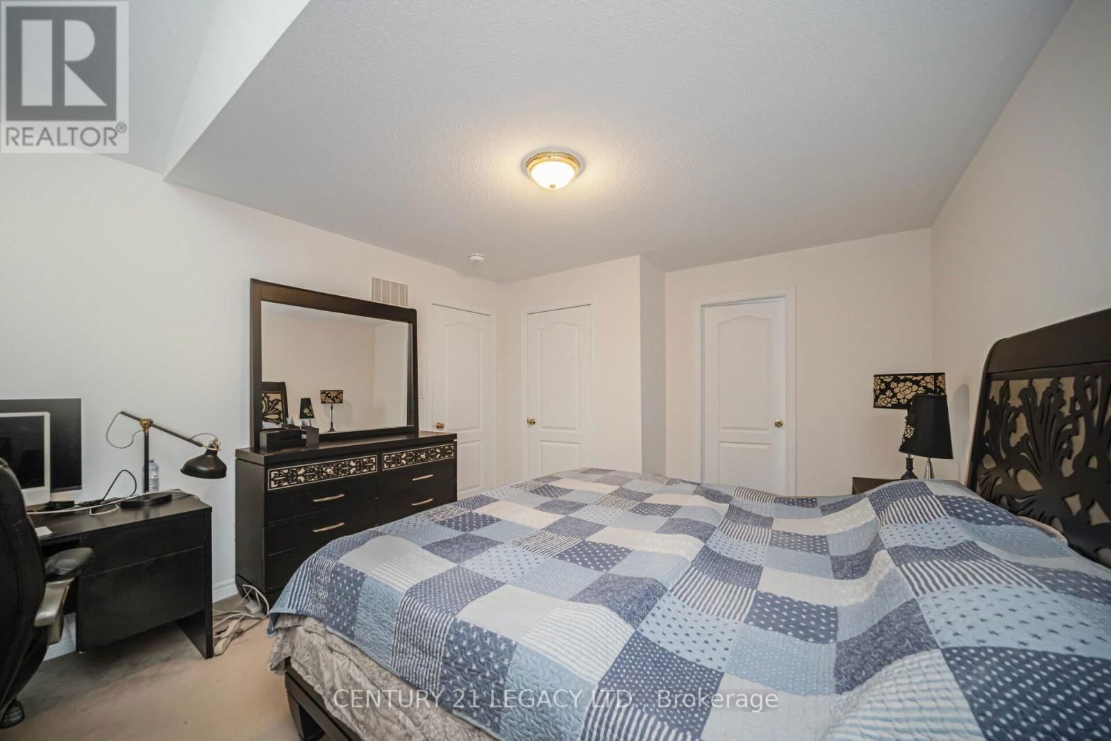 3136 COUNTESS CRESCENT Image 34