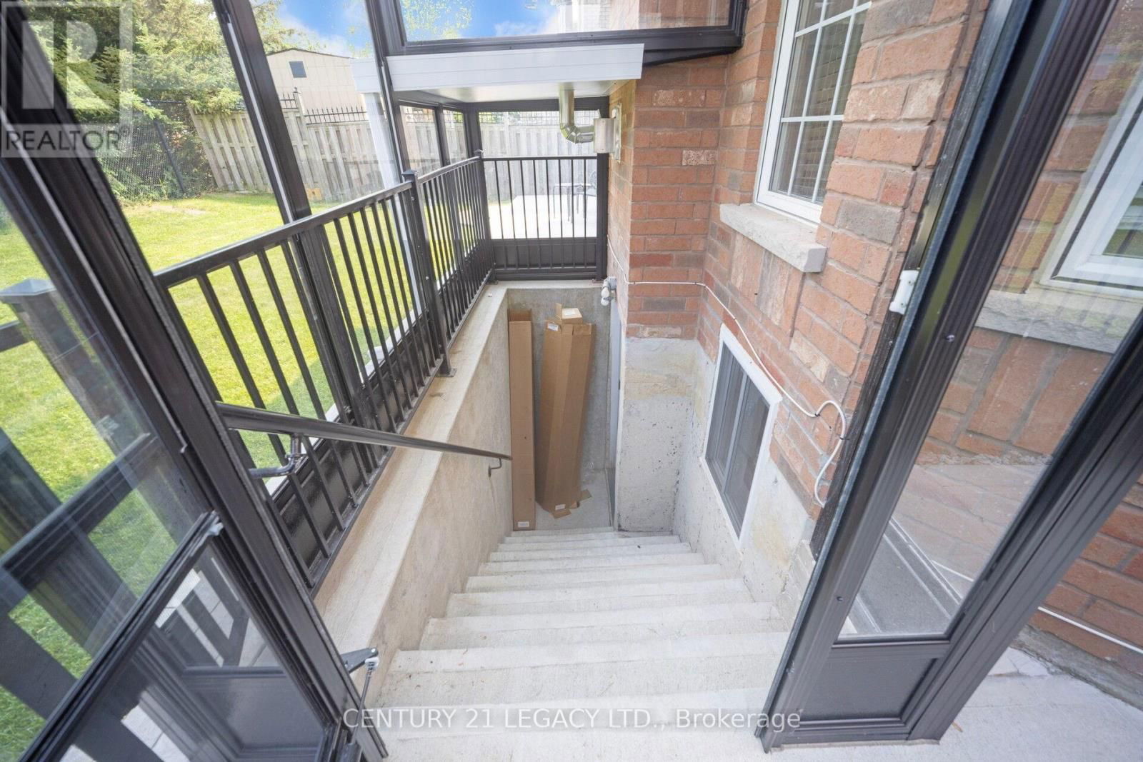 3136 COUNTESS CRESCENT Image 35