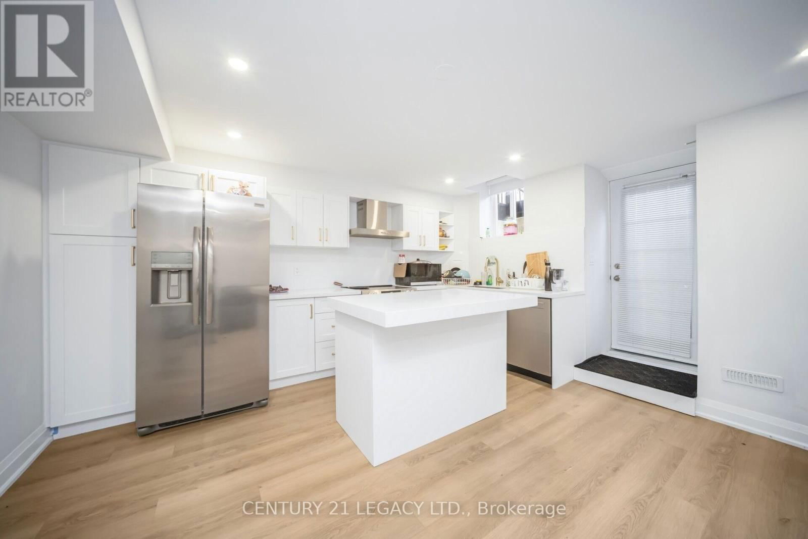 3136 COUNTESS CRESCENT Image 38