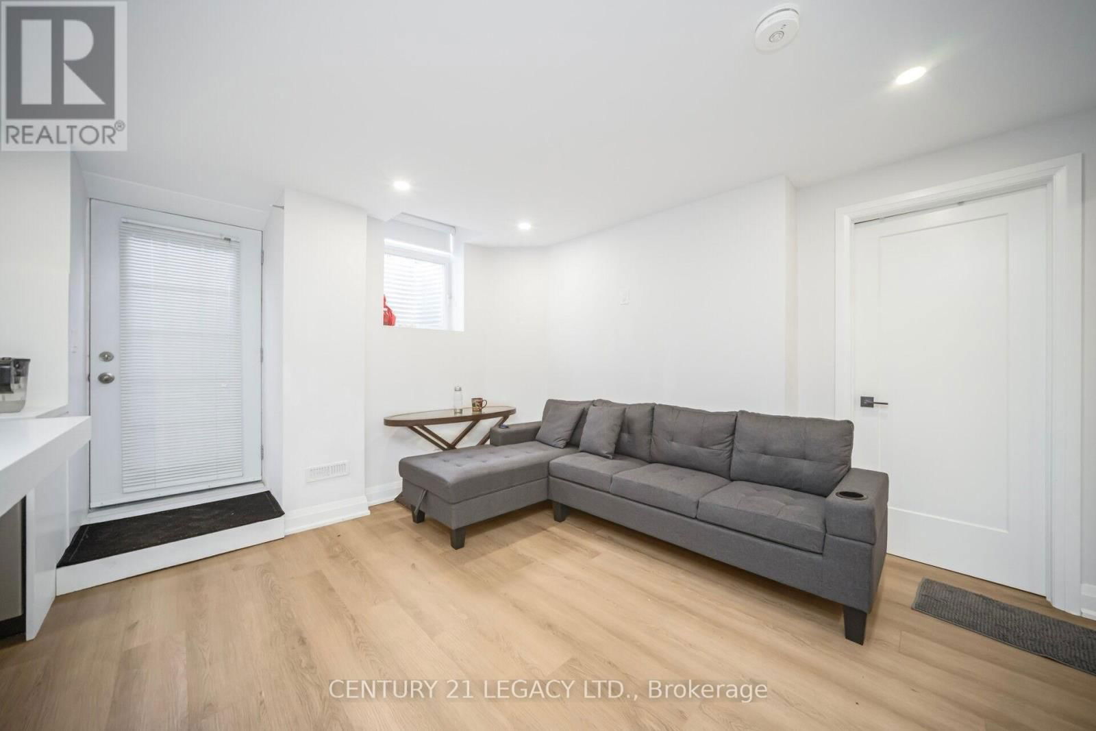 3136 COUNTESS CRESCENT Image 39