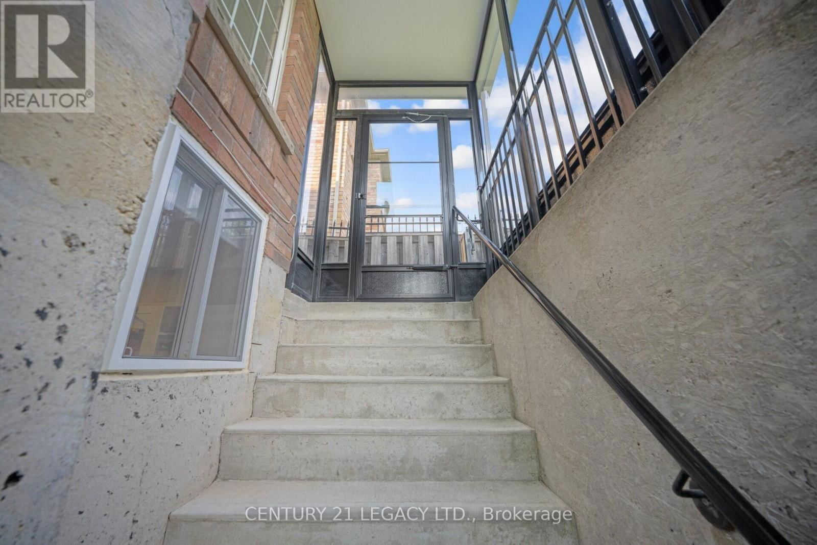 3136 COUNTESS CRESCENT Image 44