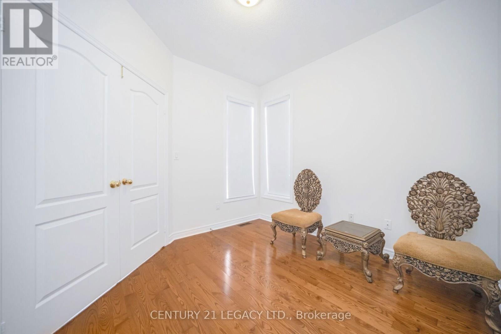 3136 COUNTESS CRESCENT Image 6