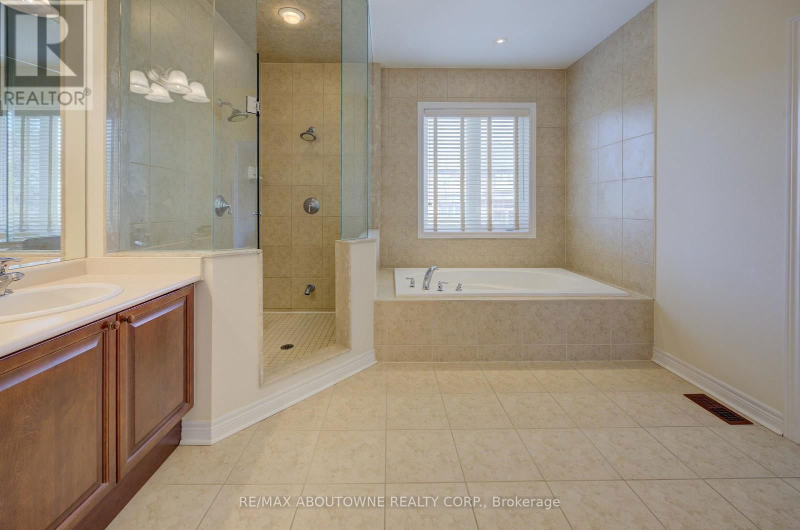 1521 CRAIGLEITH ROAD Image 21
