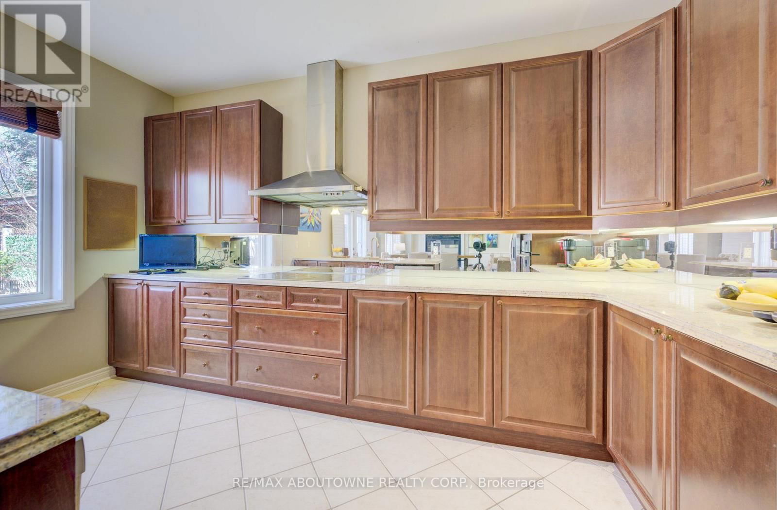 1521 CRAIGLEITH ROAD Image 8