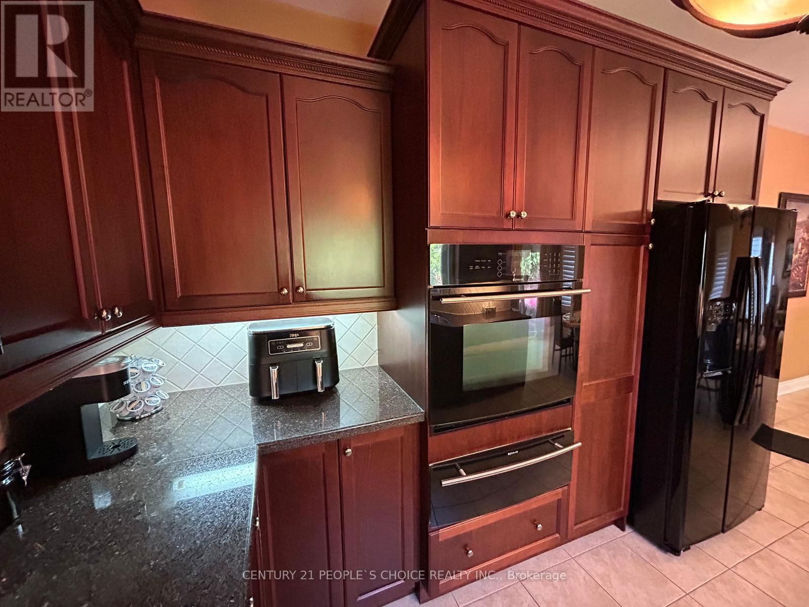 128 MOUNT ROYAL CIRCLE Image 10