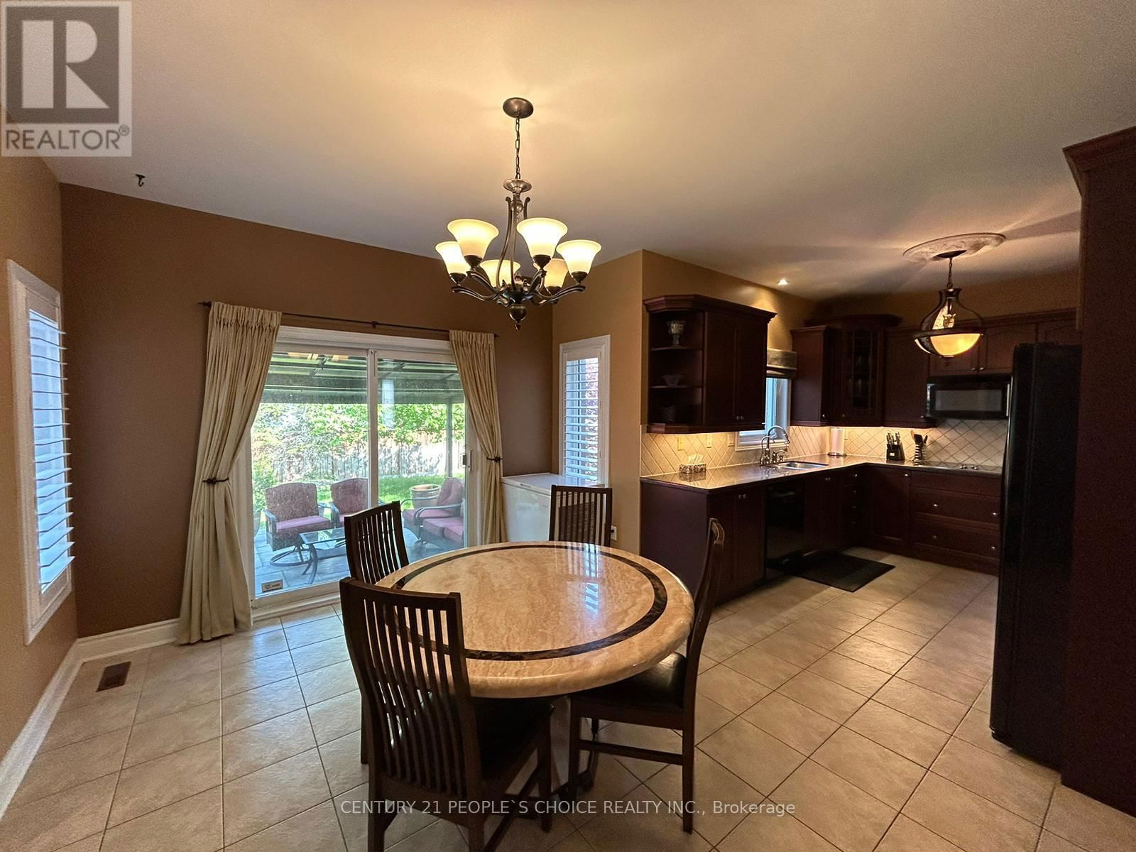 128 MOUNT ROYAL CIRCLE Image 11