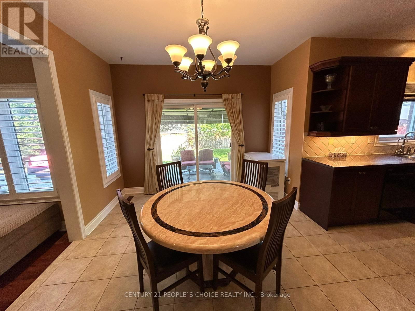 128 MOUNT ROYAL CIRCLE Image 12
