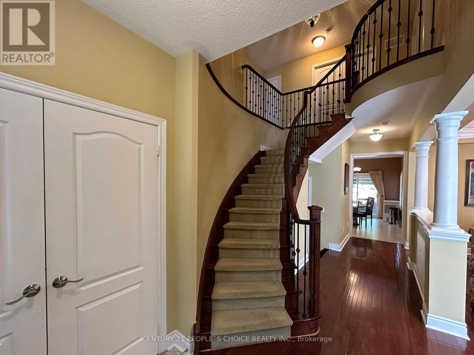 128 MOUNT ROYAL CIRCLE Image 18