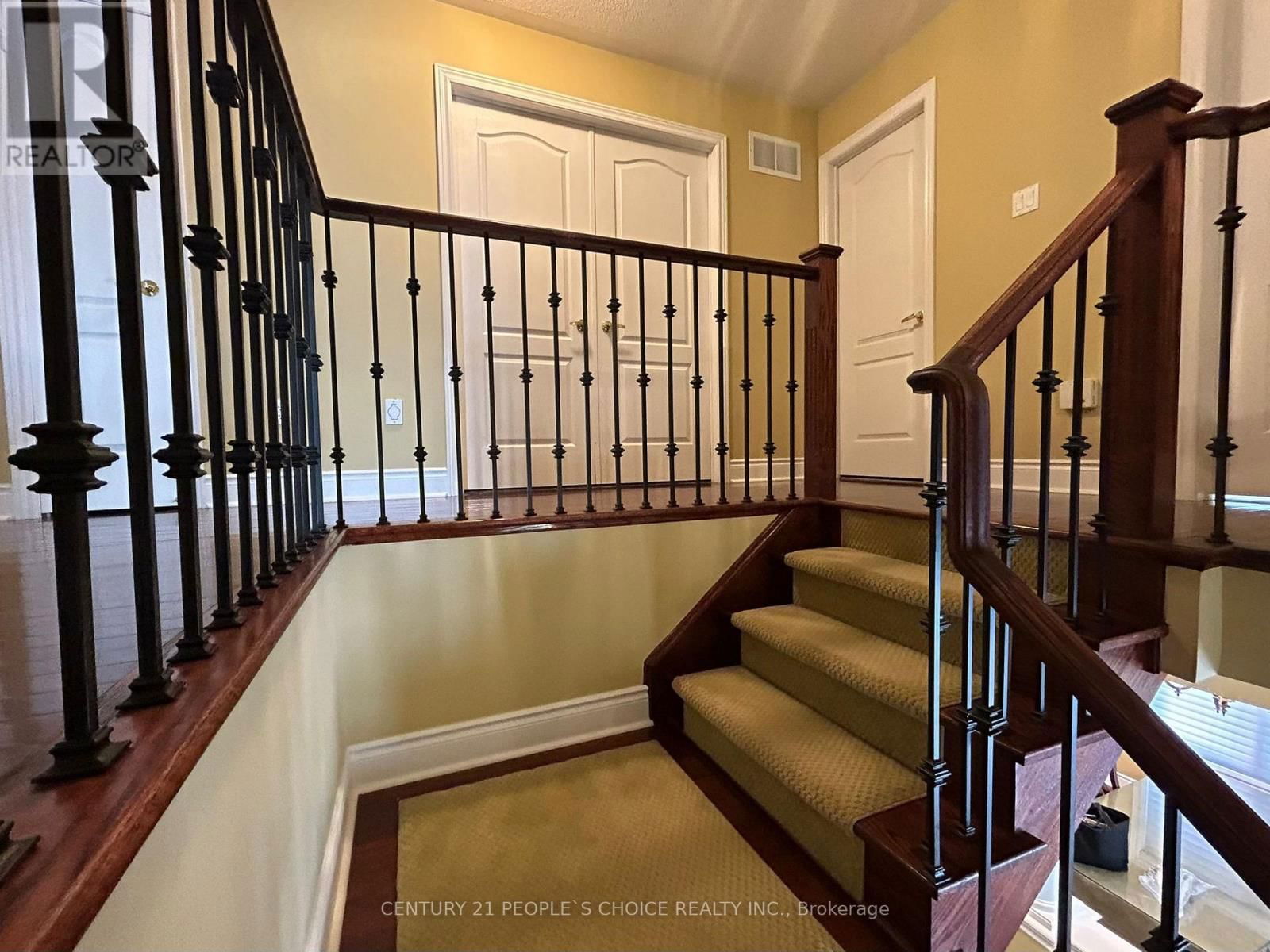 128 MOUNT ROYAL CIRCLE Image 19
