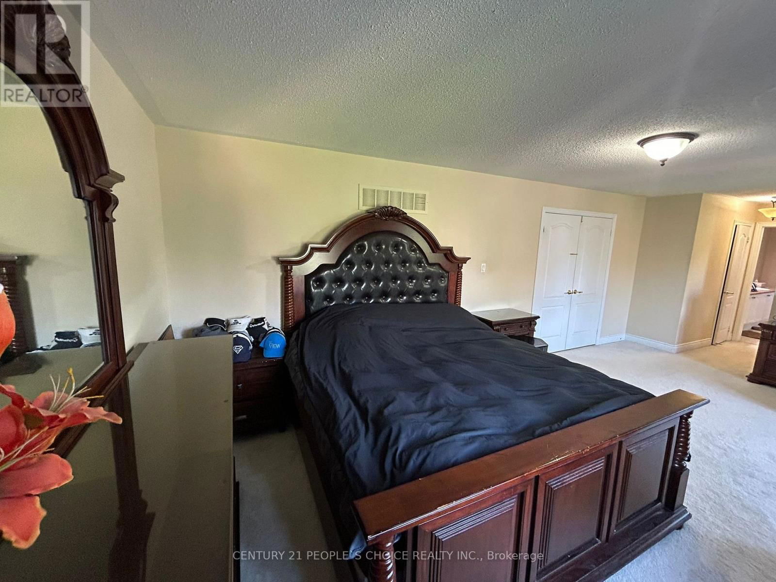 128 MOUNT ROYAL CIRCLE Image 21