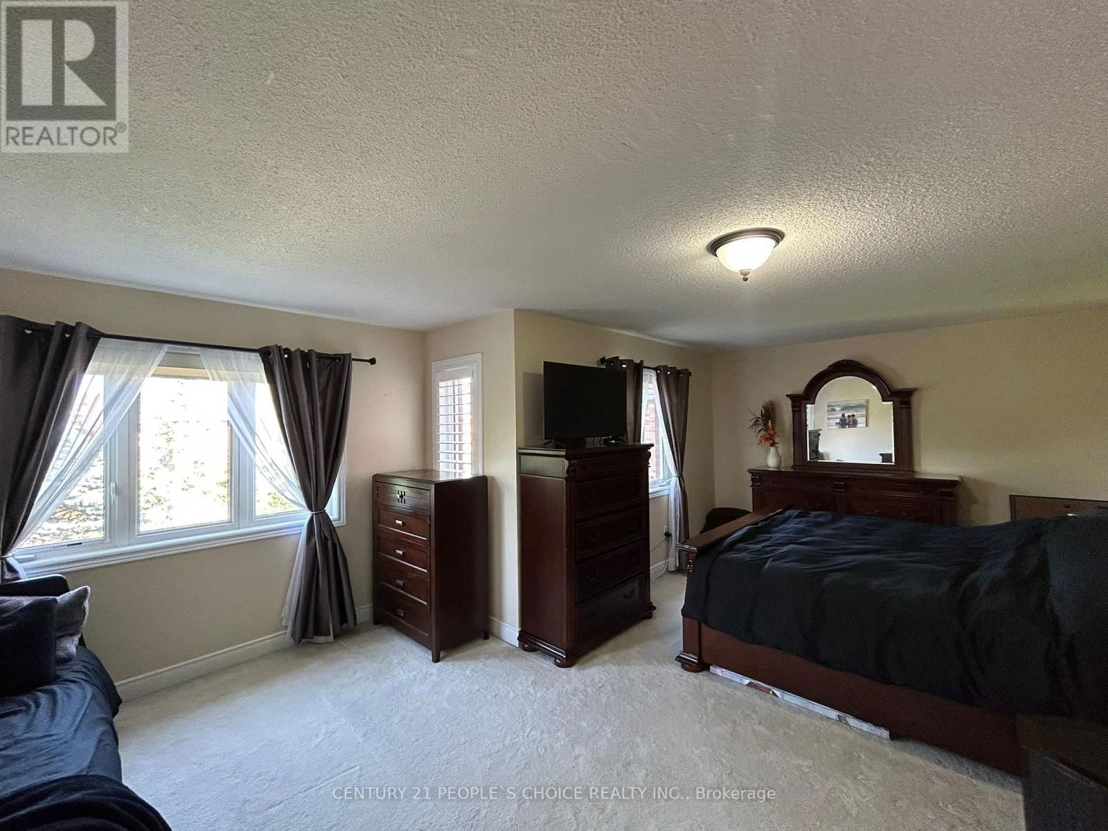 128 MOUNT ROYAL CIRCLE Image 22