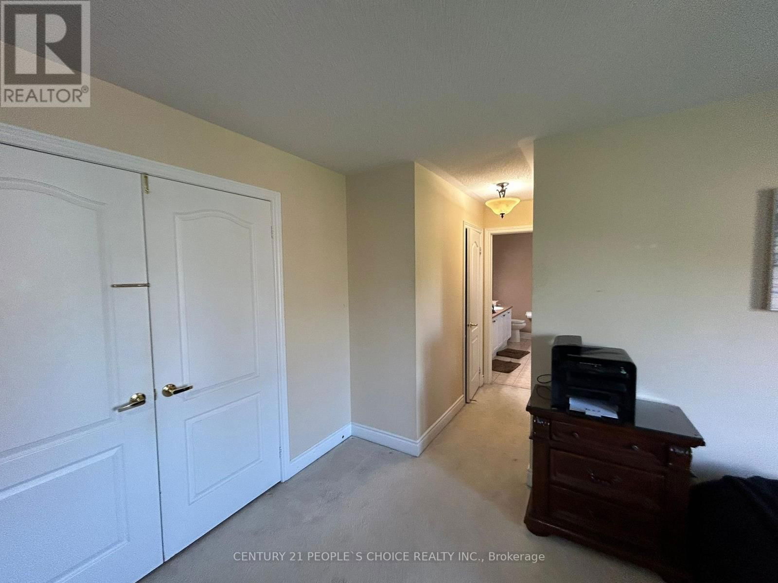 128 MOUNT ROYAL CIRCLE Image 24