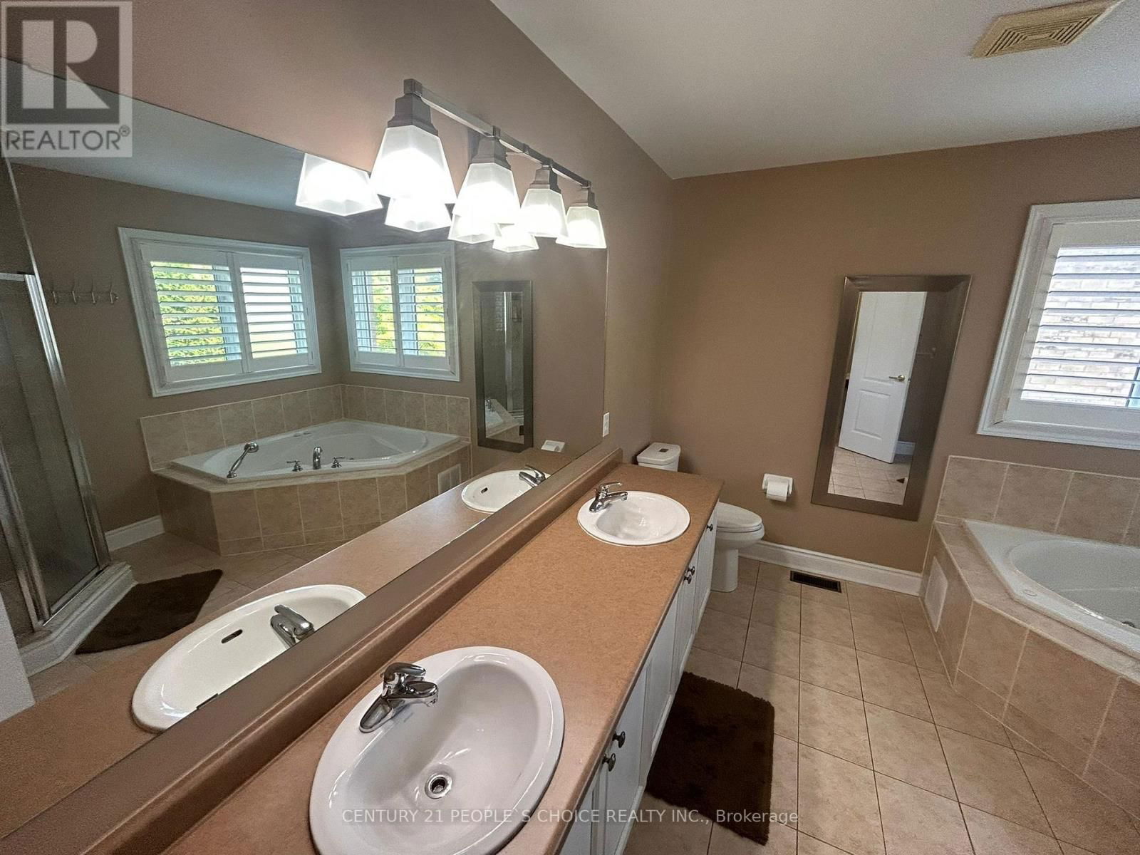 128 MOUNT ROYAL CIRCLE Image 26